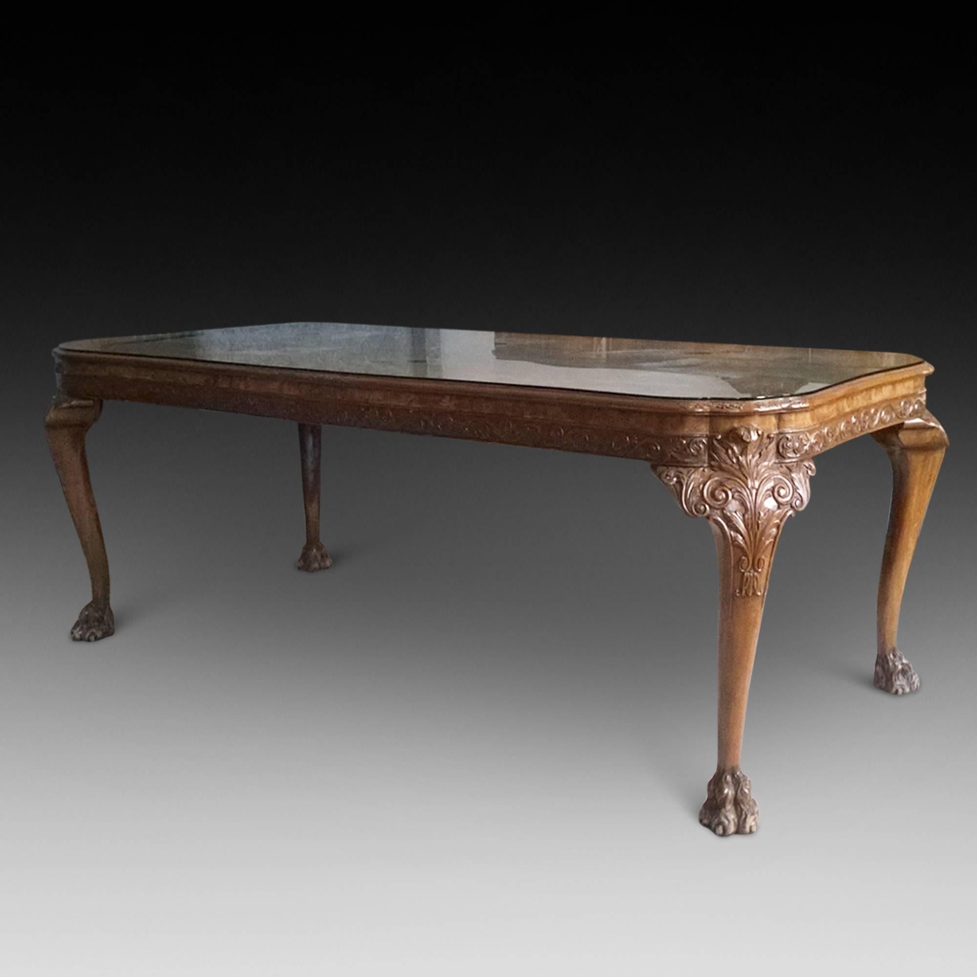 English Exceptional Quality 1920s Burr Walnut Queen Anne Style Dining Room Suite For Sale