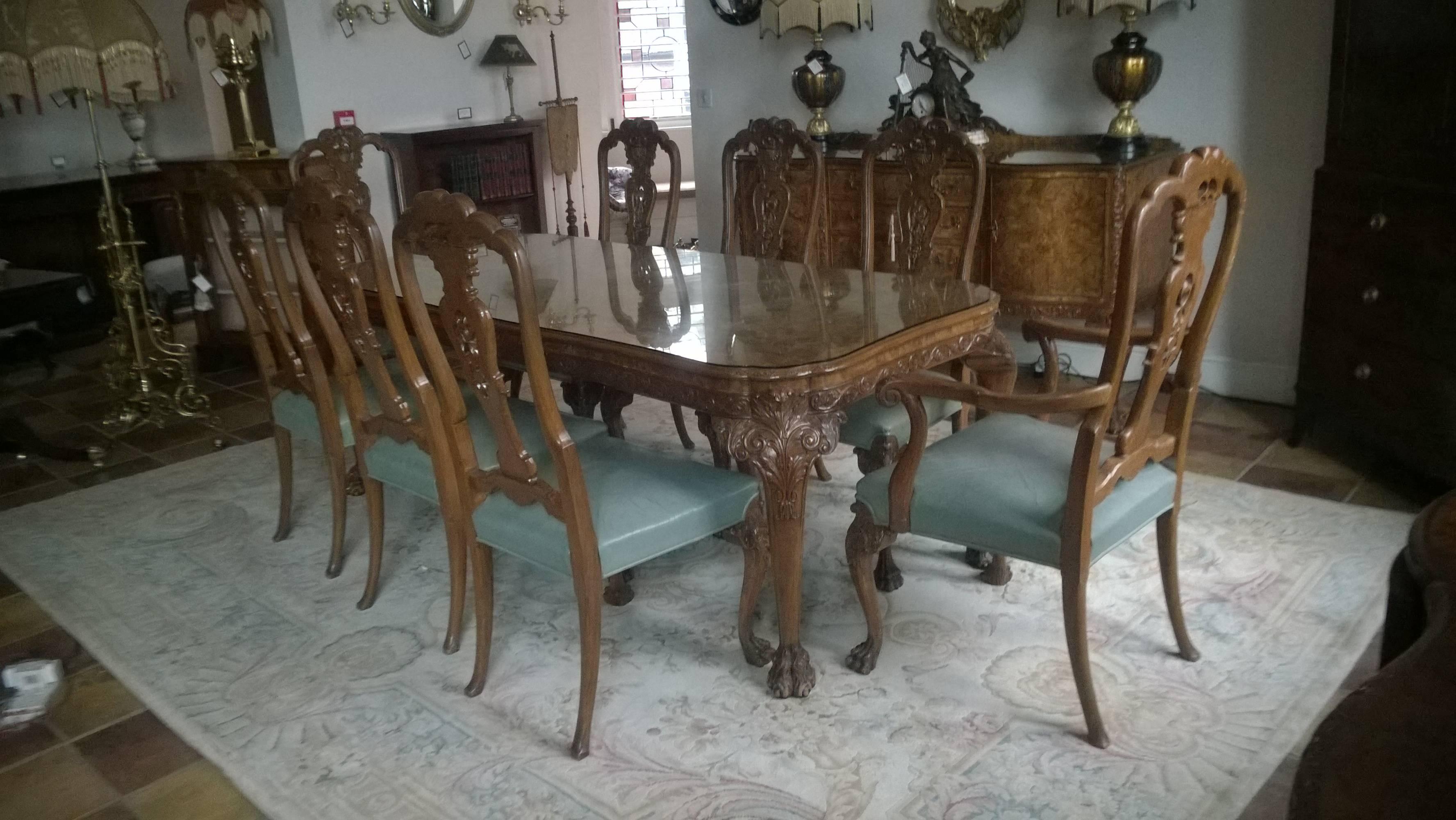 Exceptional Quality 1920s Burr Walnut Queen Anne Style Dining Room Suite For Sale 3