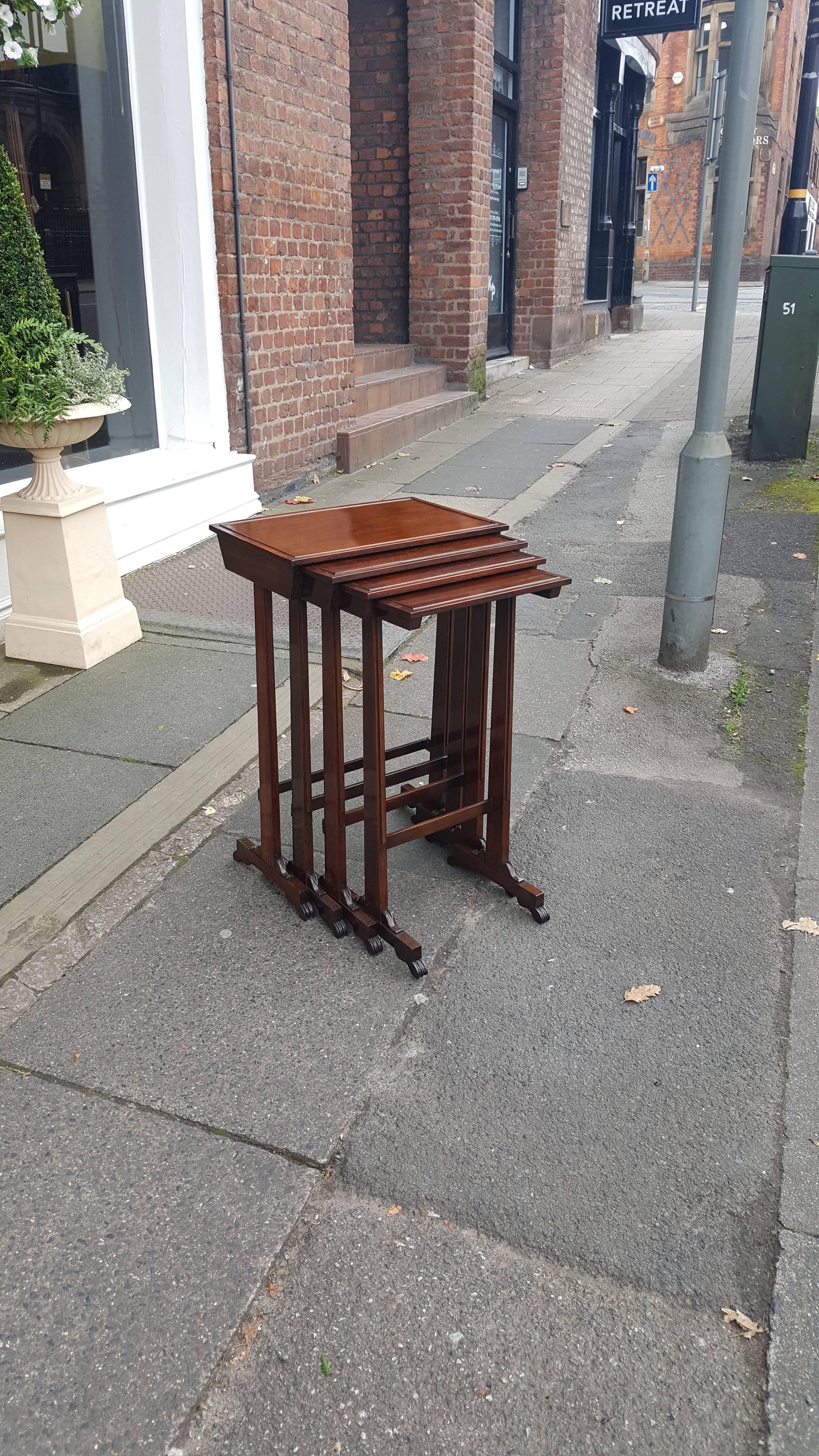 Nest of Early 19th Century Rosewood Side Tables In Excellent Condition In Altrincham, Cheshire