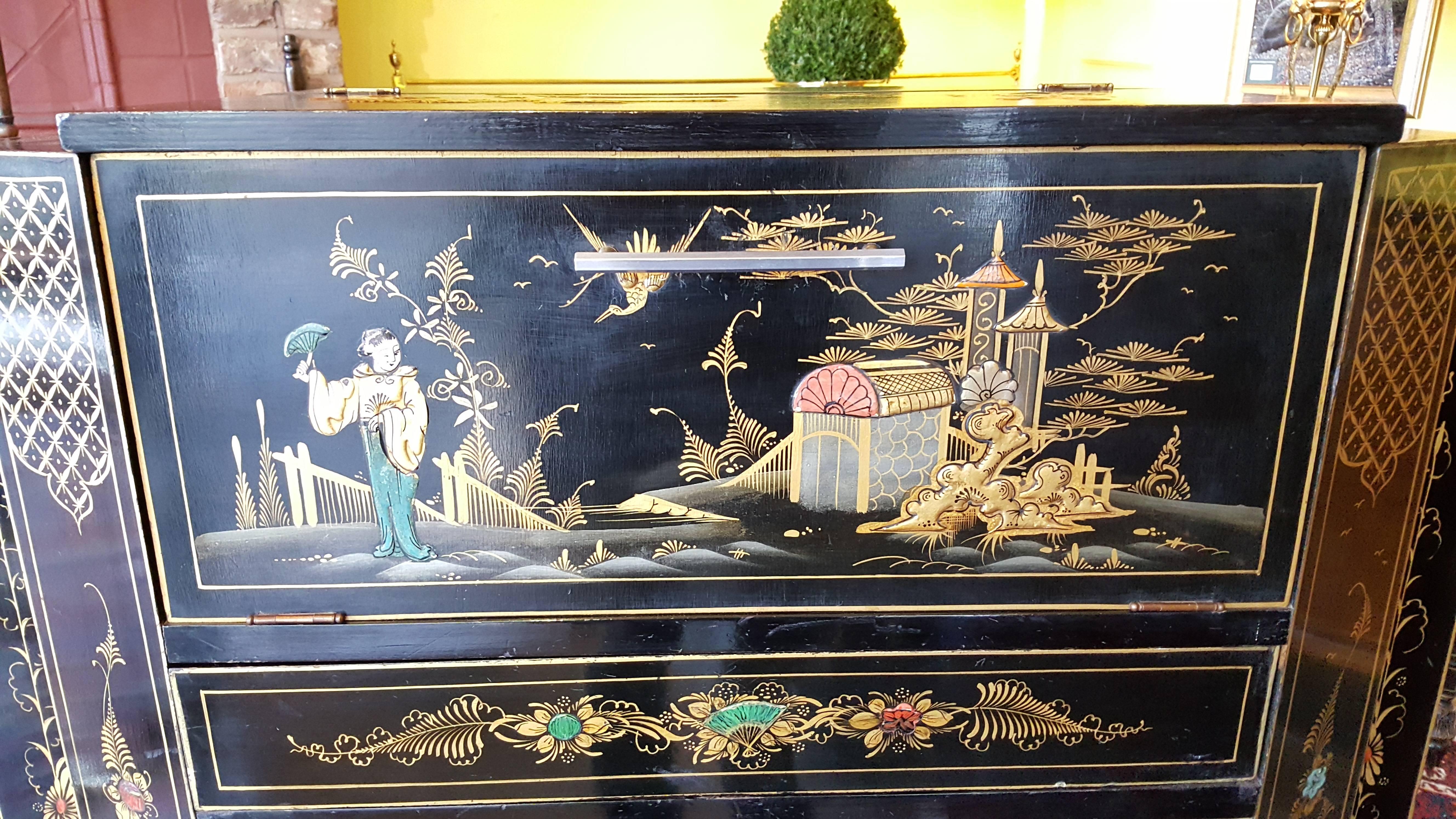 Chinoiserie Decorated Cocktail Cabinet In Excellent Condition In Altrincham, Cheshire