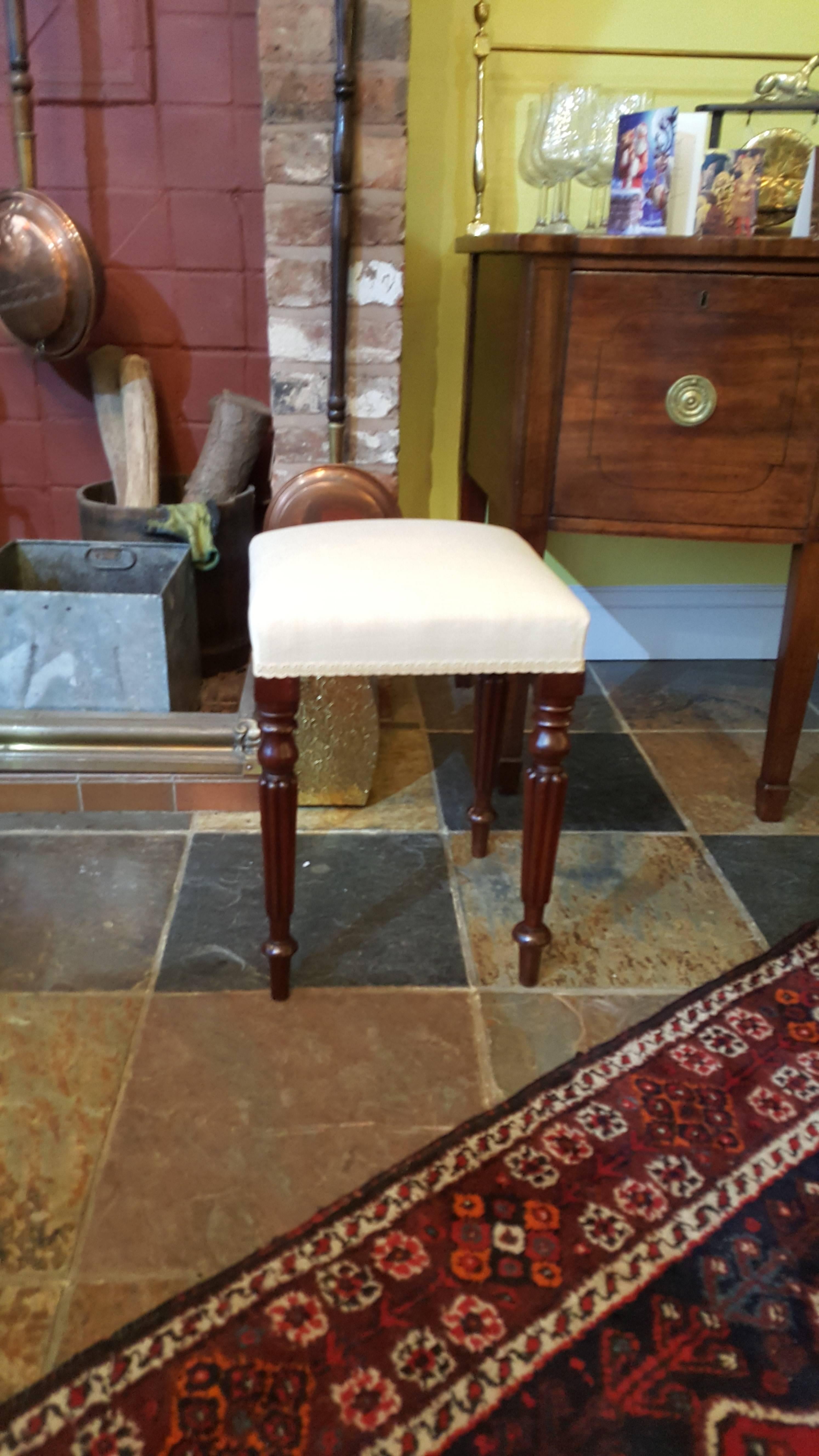 Early Victorian Mahogany Foot Stool In Excellent Condition In Altrincham, Cheshire