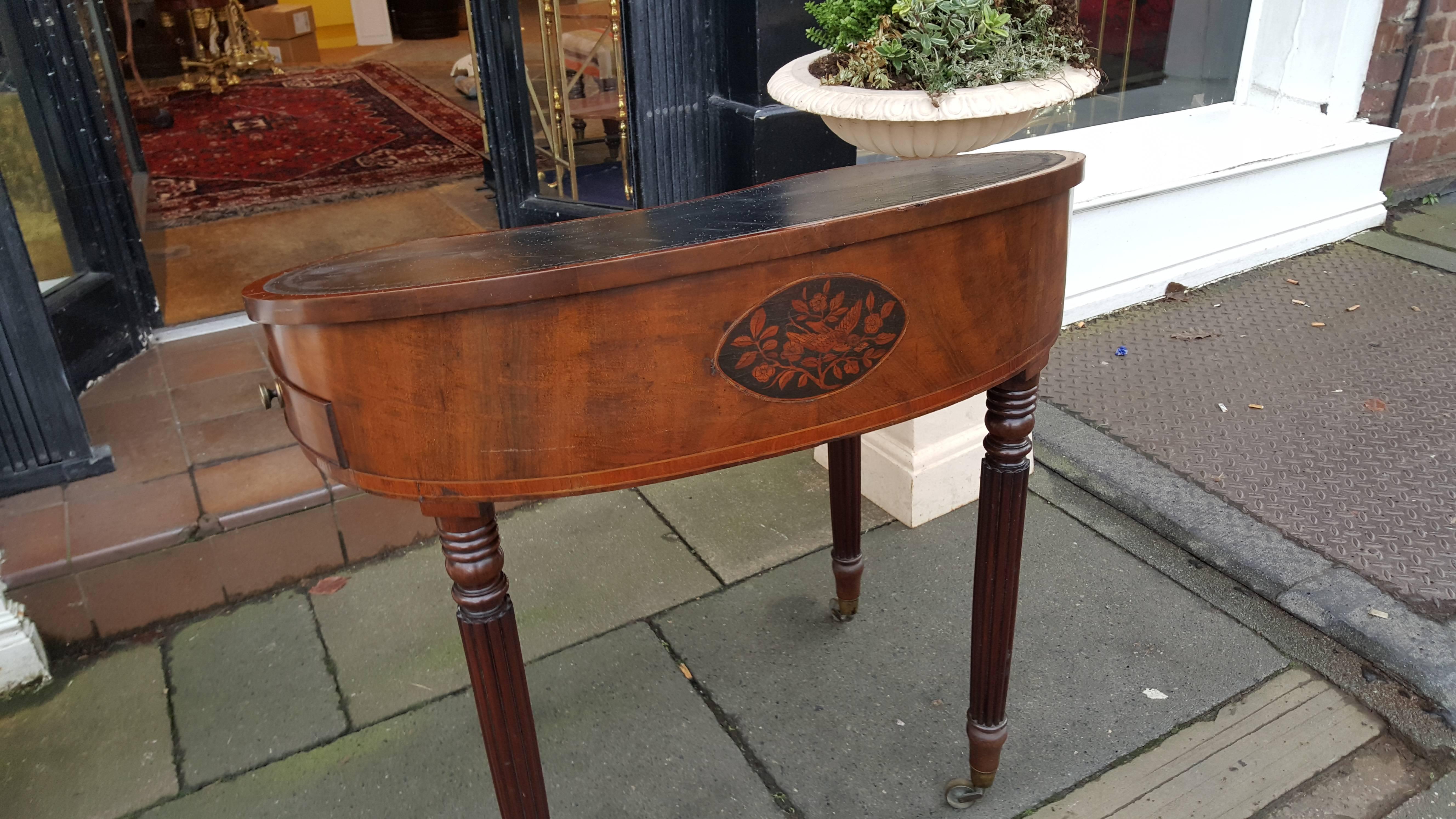 Early 19th Century Gillows Kidney Shaped Sloped Desk