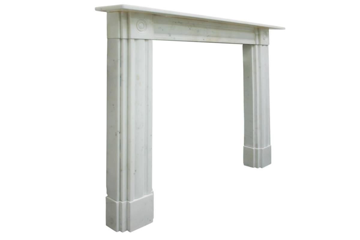 Early 19th century antique Regency statuary white marble fireplace surround, with roundel carved capitals above fluted legs and frieze, circa 1810.
