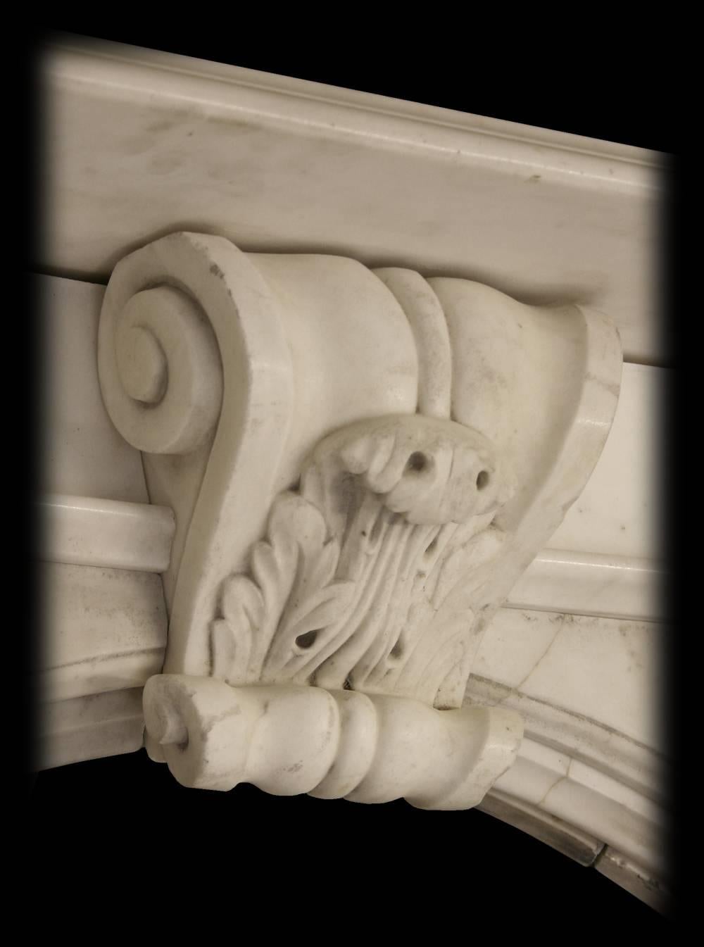 Antique Victorian Carved Statuary Marble Fire Surround with Arched Aperture In Good Condition In Manchester, GB