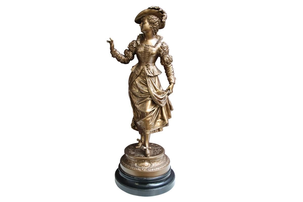 Pair of painted French spelter figures depicting a gentleman offering a posie of flowers to a lady. To the base of each figure is a plaque stating 'Les Fiances' each figure is placed on a wooden stand, circa 1900 .
Each figure measures 200mm wide
