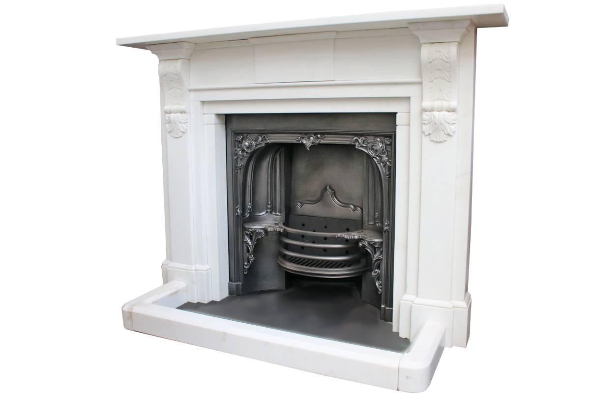 Large 19th century early Victorian statuary marble chimneypiece in the Palladian manner with finely carved corbels, the breakfront frieze is centered by a plain tablet, circa 1840.