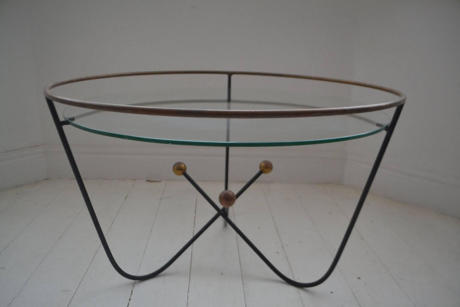 Atomic coffee table designed by Edward Ihnatowicz for Mars Furniture, U.K, circa 1950. Brass, steel rod and glass atomic sculpture.