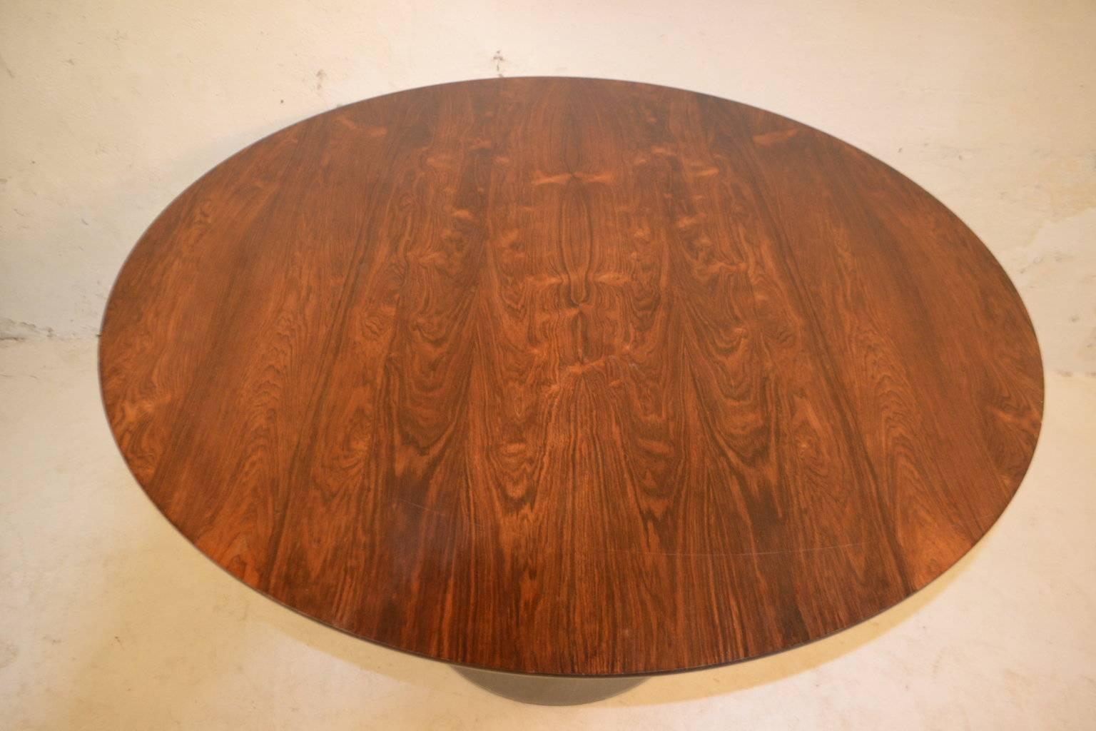 Large rosewood tulip dining table designed by Maurice Burke for Arkana, Bath, UK.

The table very comfortable seats six people.