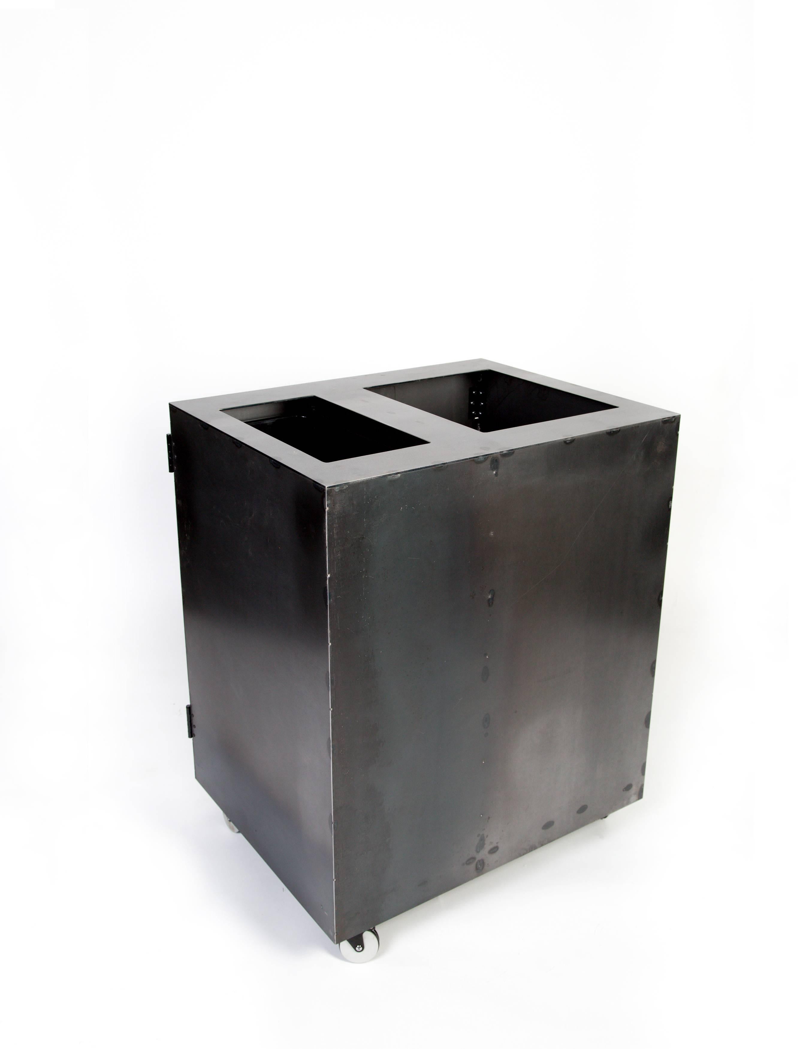 Minimal Modern Custom Steel Garbage & Recycle Bin (custom logos upon request) In New Condition For Sale In Bozeman, MT