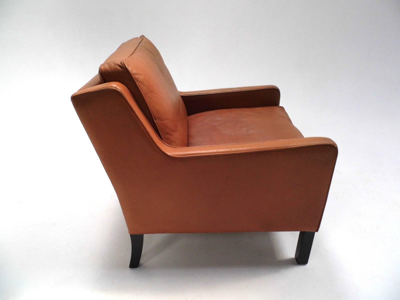 A beautiful Danish brown leather armchair by Thams Kvalitet, this would make a stylish addition to any living or work area. The chair has a wide seat pad and sculptured padded armrests for enhanced comfort. A striking piece of classically designed