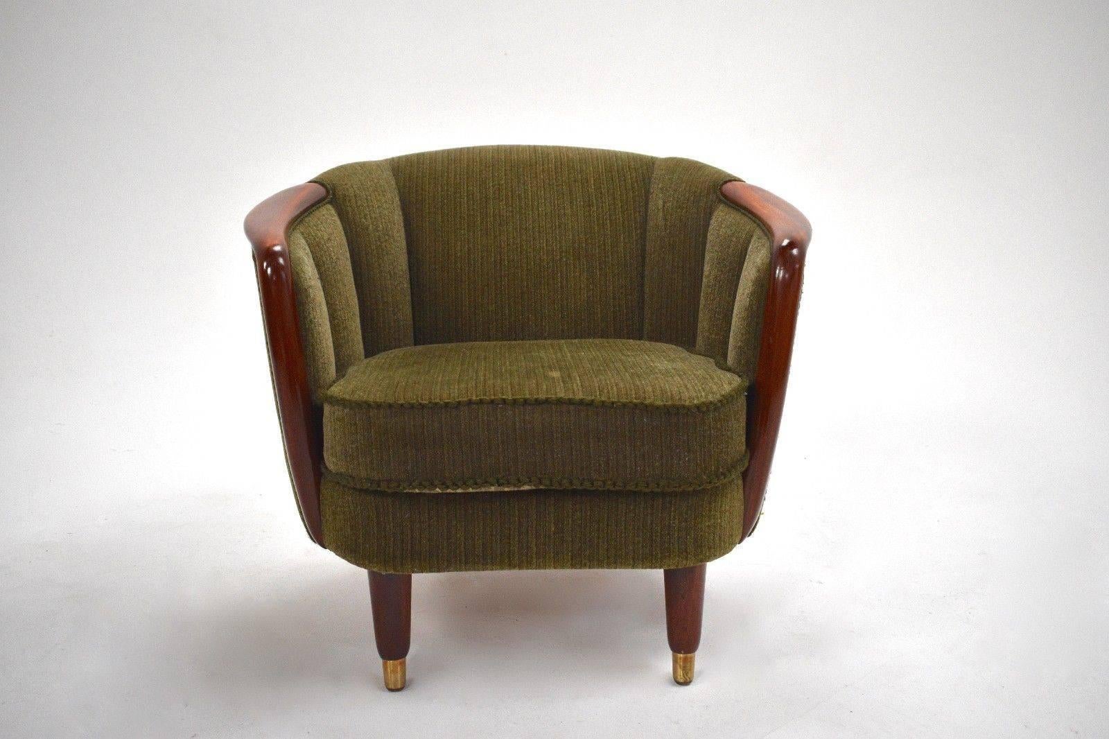 A beautiful Norwegian green fabric velour armchair, this would make a stylish addition to any living or work area. The chair has a curved backrest and sculptured wooden armrests for enhanced comfort. A striking piece of classic Scandinavian