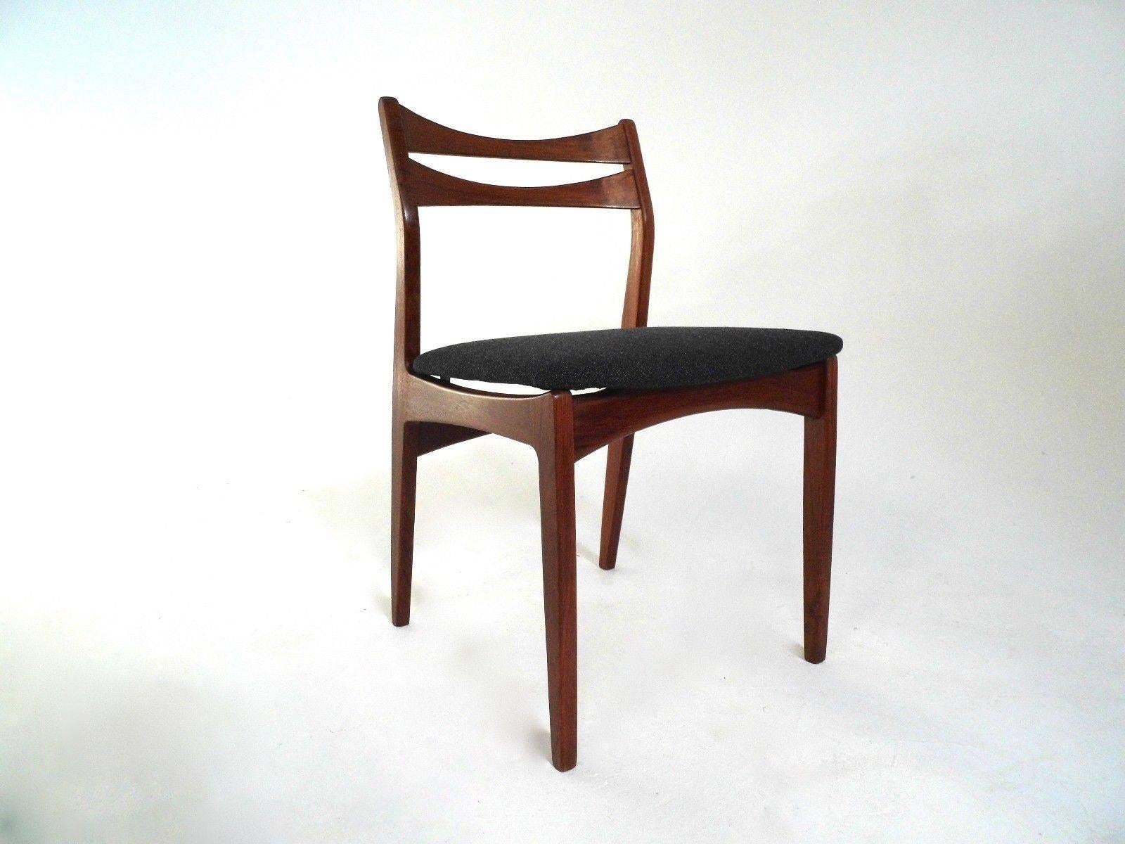 Danish Set of Four Teak and Charcoal Grey Midcentury Dinning Chairs, 1960s In Excellent Condition In London, GB