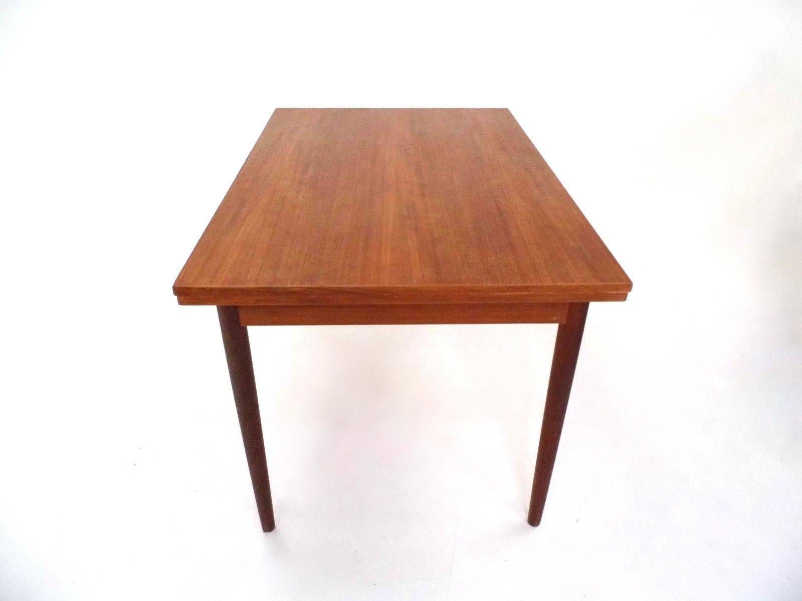 Danish Teak Extending Dining Table Midcentury, 1960s In Good Condition For Sale In London, GB