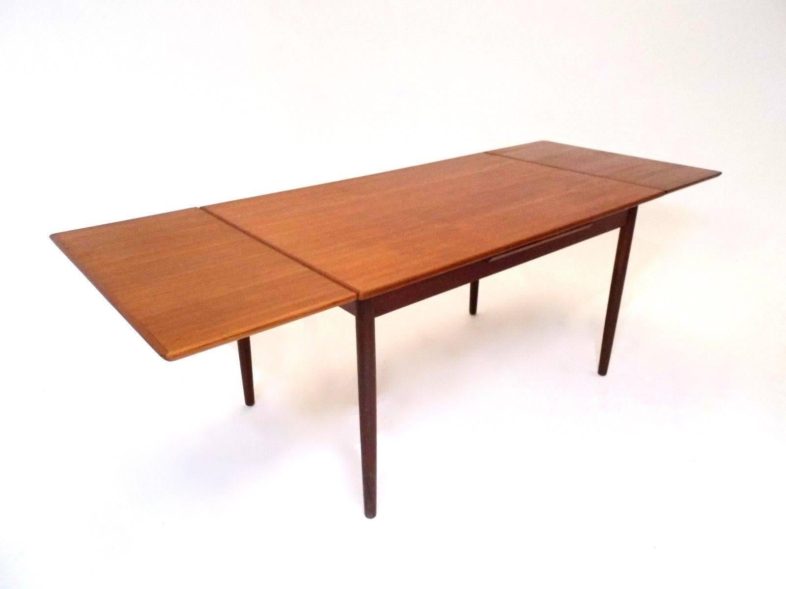 A beautiful Danish teak extending dining table, this would make a stylish addition to any dining area. The table has two extension panels which fit discreetly below the top panel and can be pulled out when needed. A striking piece of classically