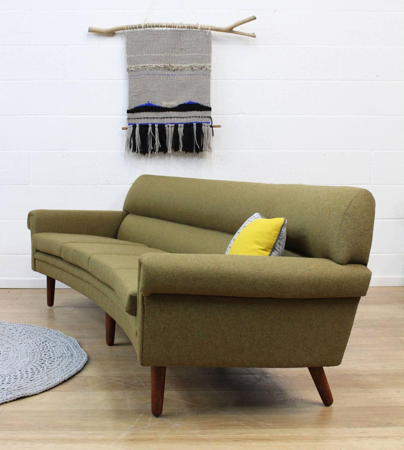 Danish Mid-Century Curved Four-Seat Sofa, Fully Restored in Wool In Excellent Condition In Haverhill, Suffolk