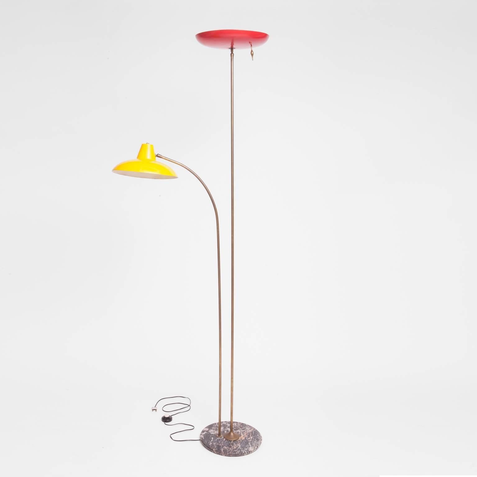 Yellow and red rounded shade, 1950s standing lamp in good working condition. European plug. Brass stem, marble base. Probably Italian. Foot switch also with the option to switch on/off on the top of the yellow light.