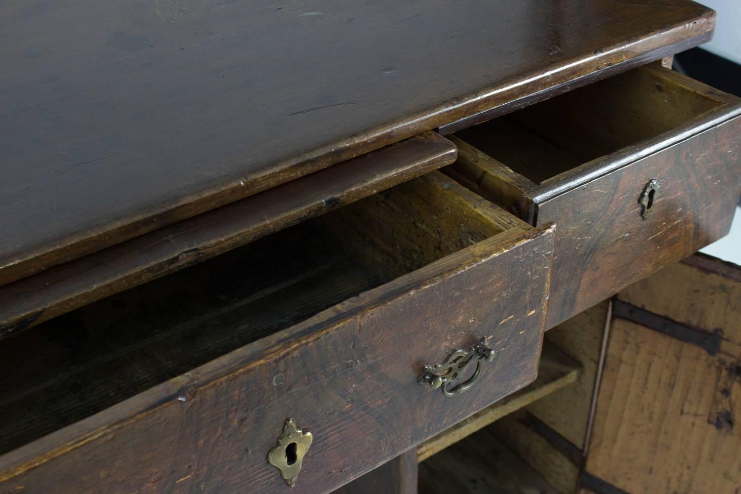 Grain-Painted English Pine Kneehole Desk from Collection of Michael S. Smith For Sale 1