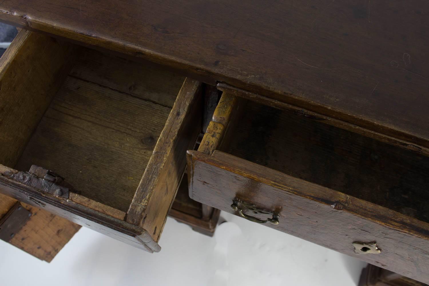 Grain-Painted English Pine Kneehole Desk from Collection of Michael S. Smith For Sale 4
