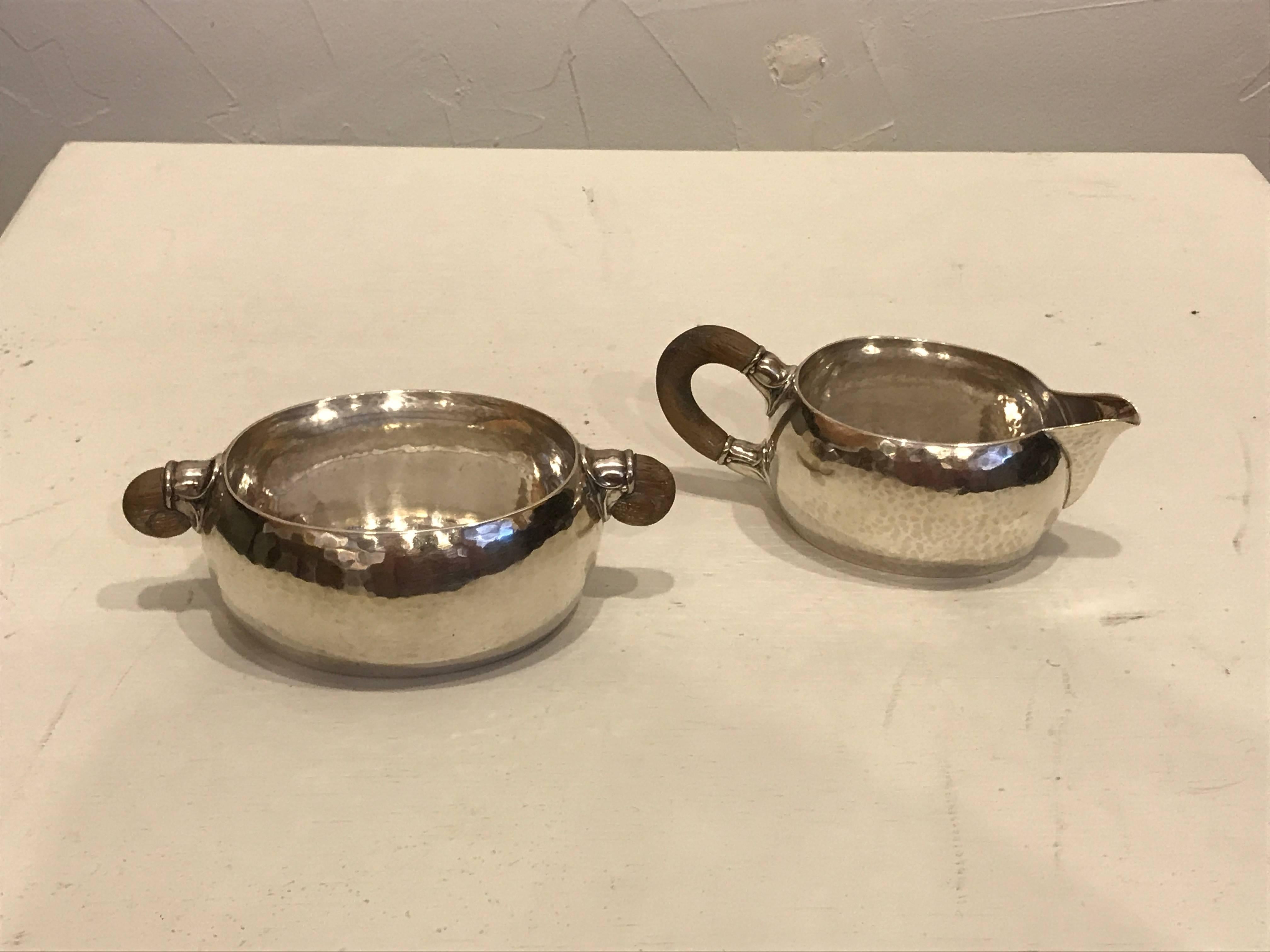 Roelof Citroen Dutch silver and wood cream and sugar set in sterling with wood handles, circa 1935 Amsterdam, Netherlands with English import marks.
Sterling silver and wood.


 