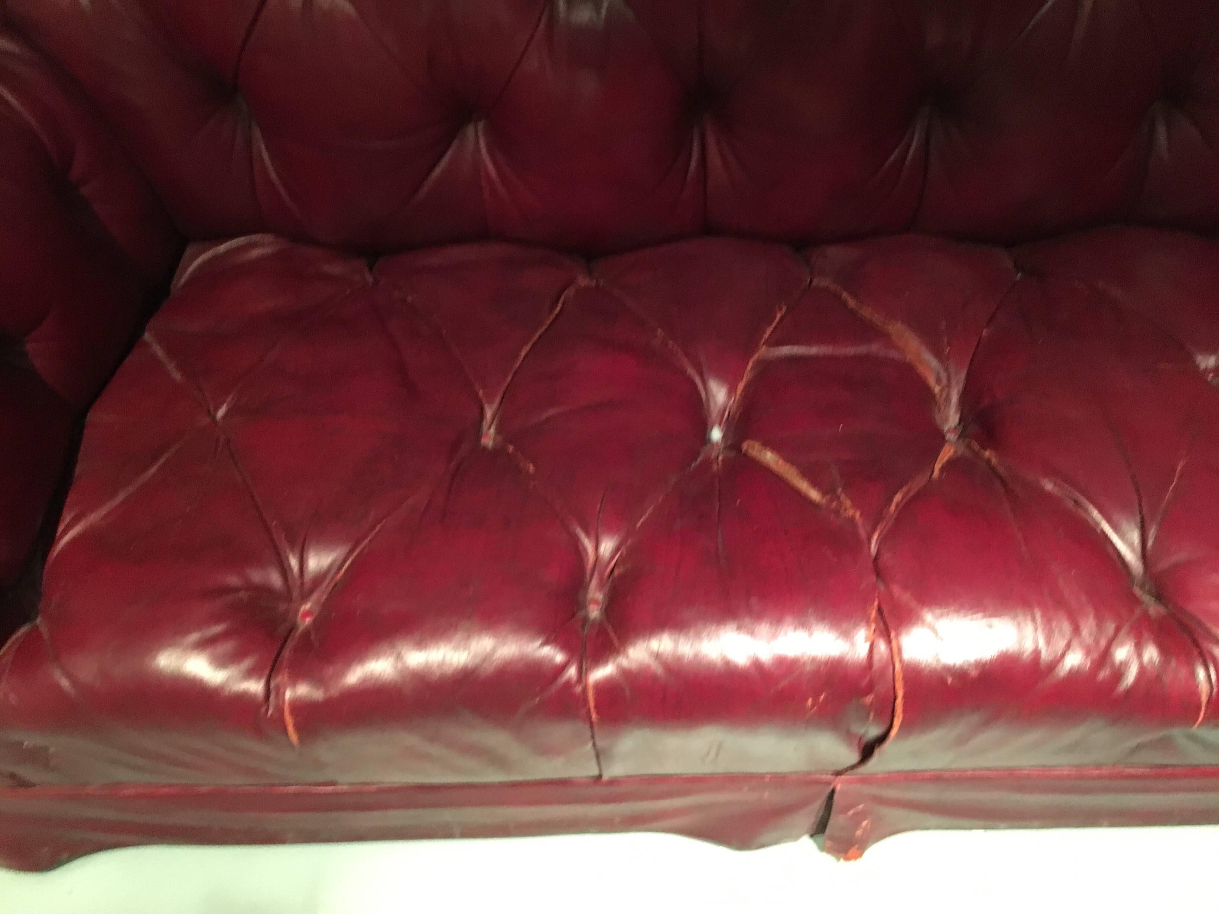 Chesterfield Sofa in Burgundy Leather In Good Condition In Southampton, NY