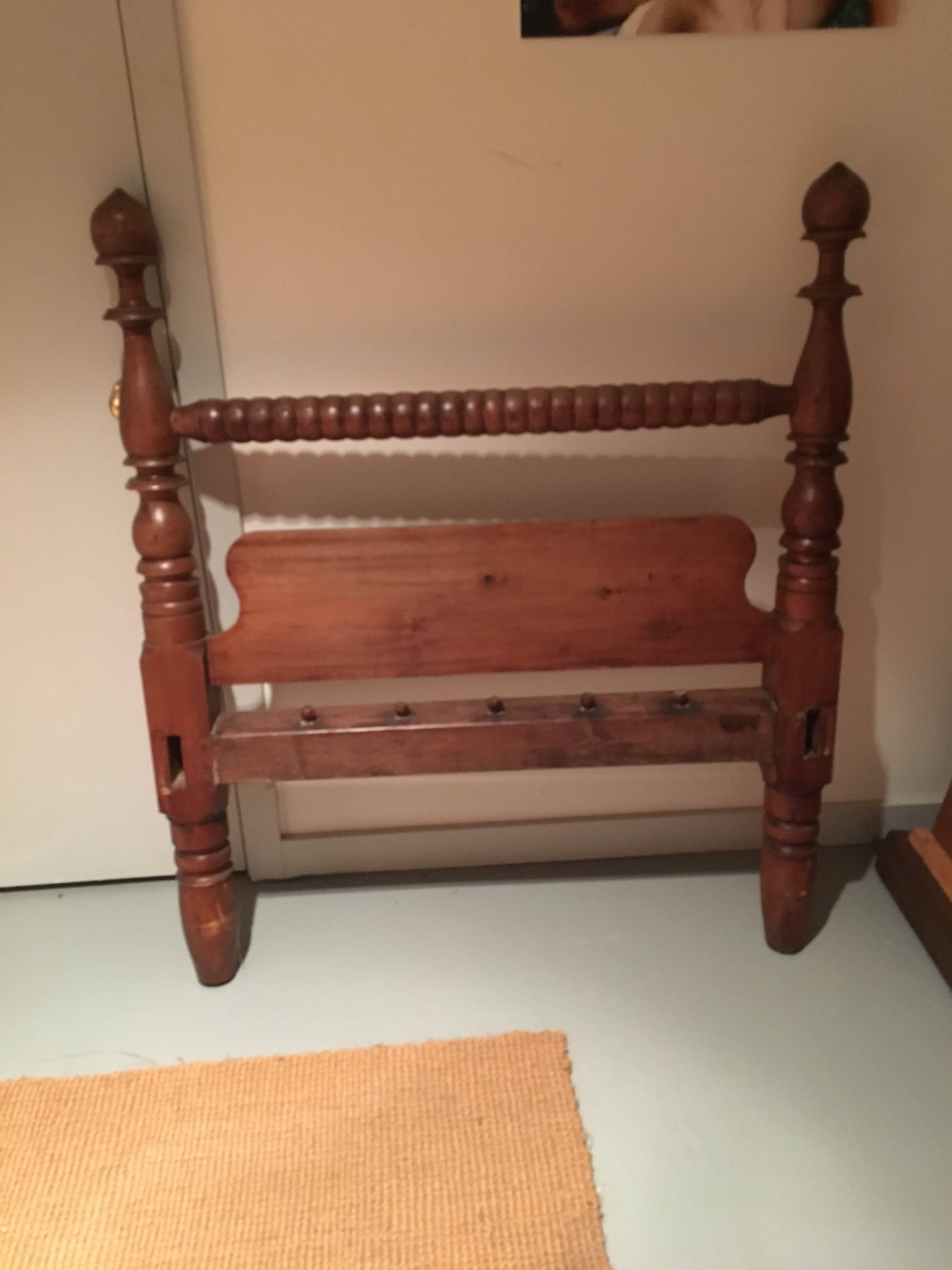 Walnut American Twin Size Poster Bed with Fleur-de-Lys Back, circa 1890