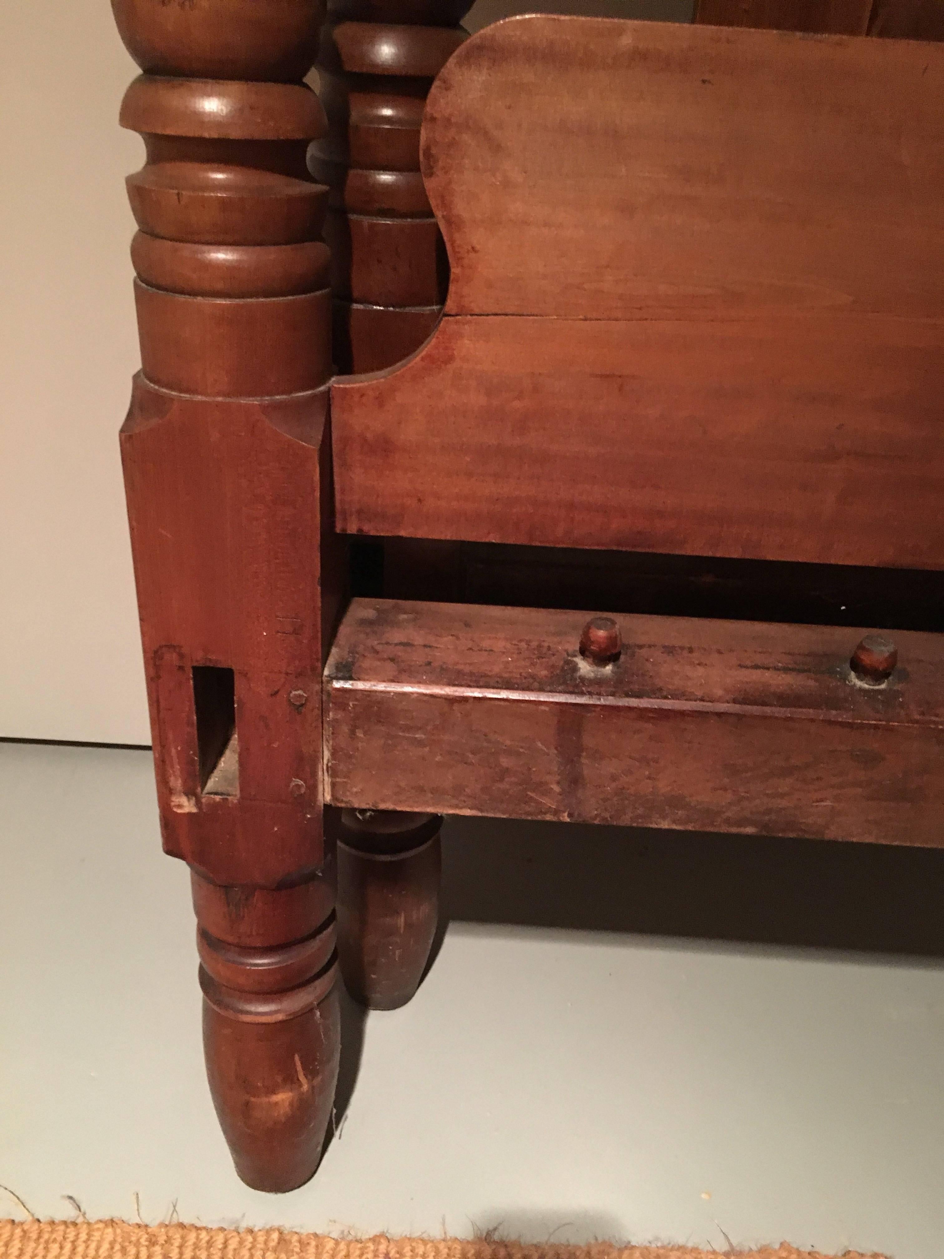 American Twin Size Poster Bed with Fleur-de-Lys Back, circa 1890 2