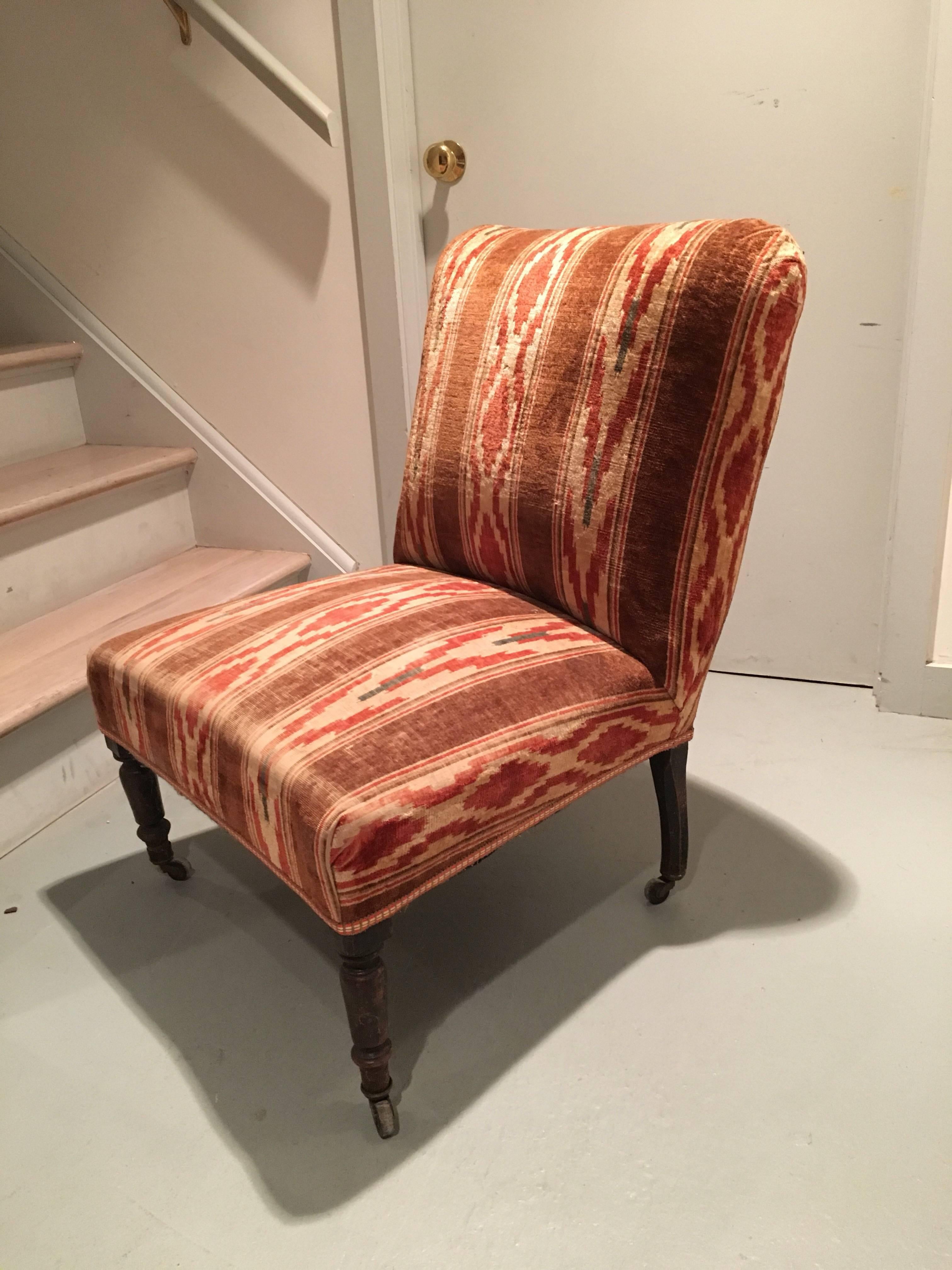 Pair of English Velvet Upholstered Slipper Chairs with Turkish Corners In Good Condition In Southampton, NY
