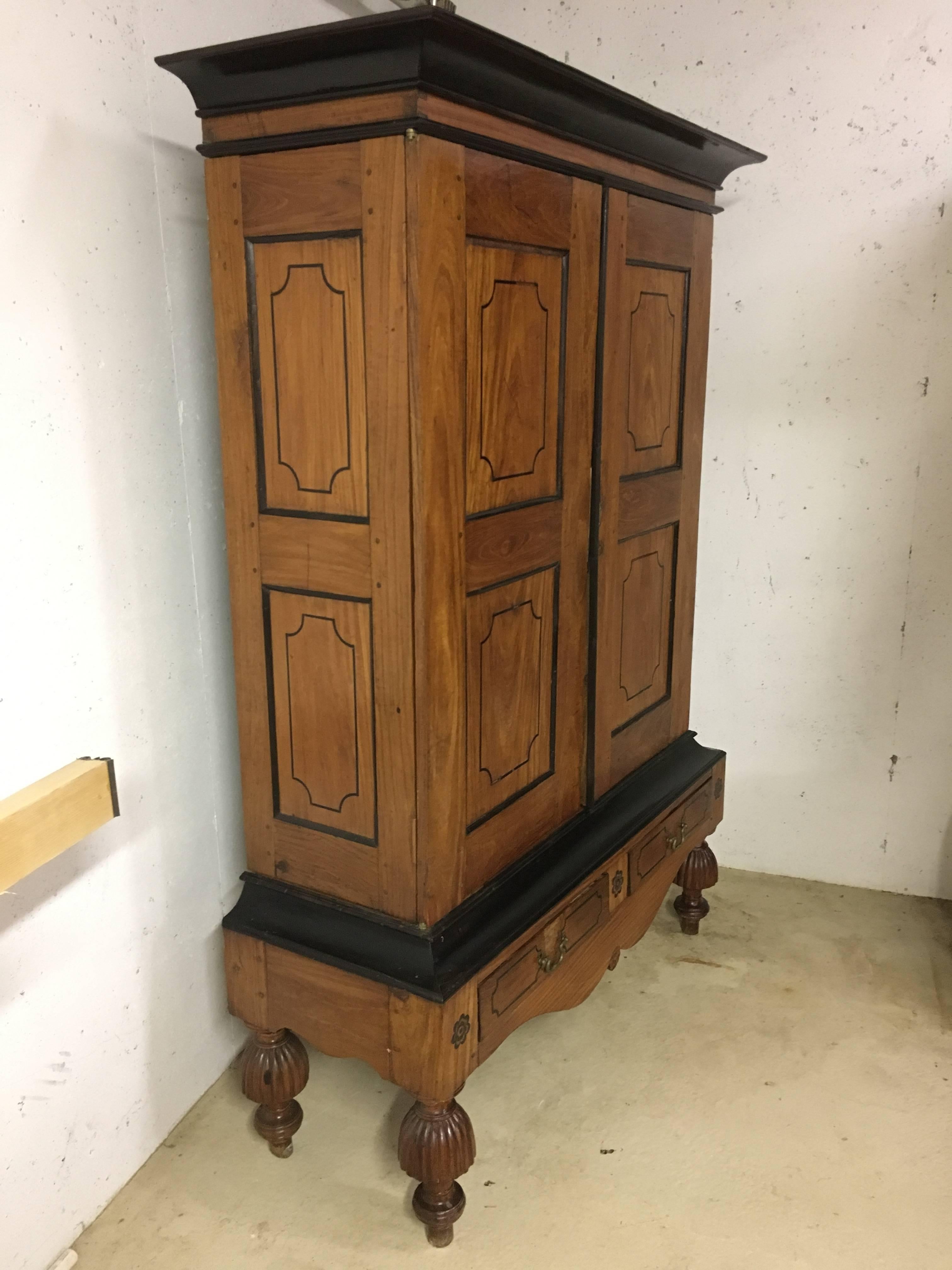 Early 19th century English Colonial satinwood and ebony linen press. Cabinet is composed of solid Satinwood with solid ebony trim and inlay.
Handmade in Sri Lanka, where both satinwood and ebony are indigenous, the cabinet was made with no nails,
