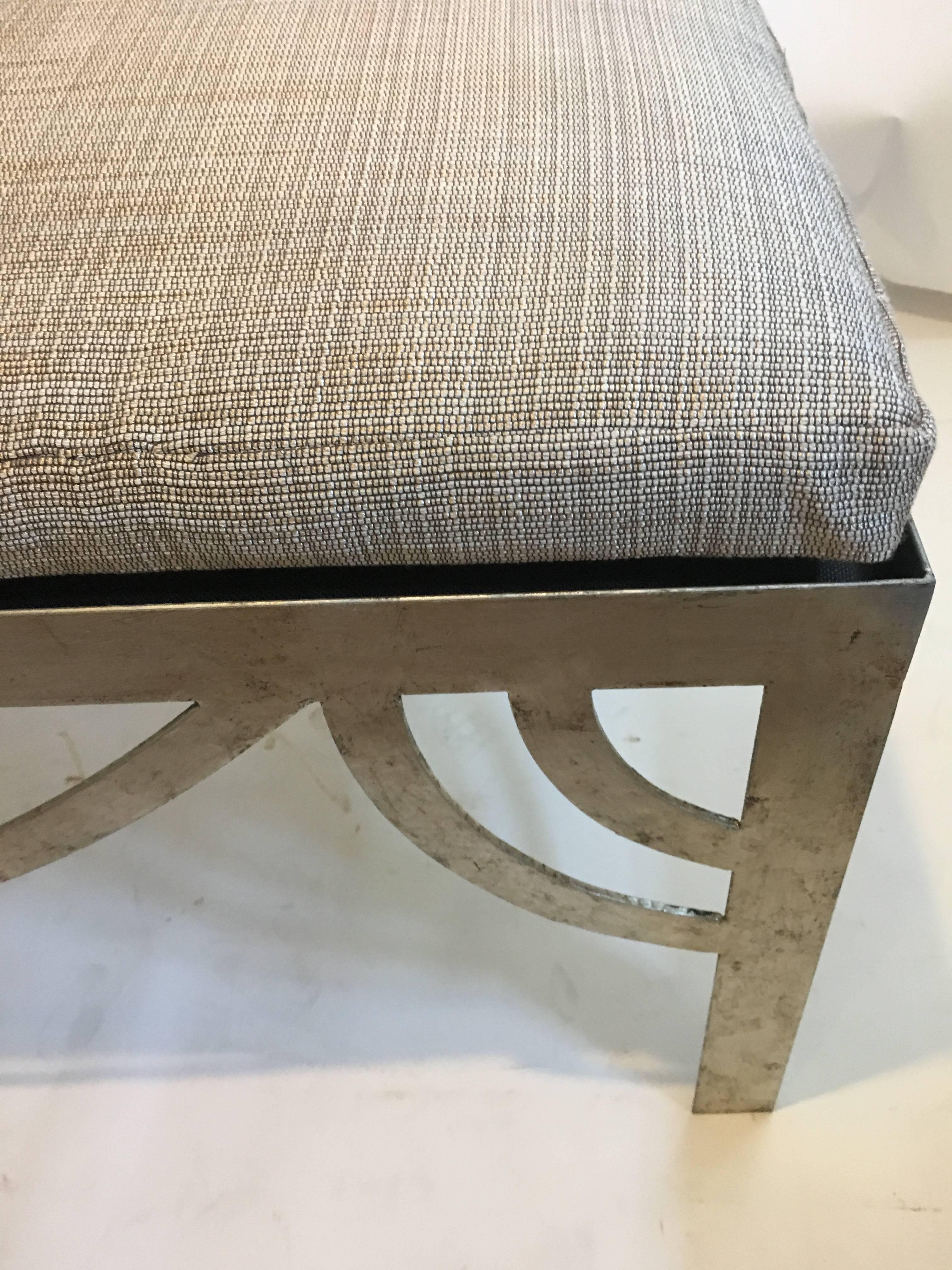 Panchina Casamidy Ixelles con finitura Silverleaf In condizioni ottime in vendita a Southampton, NY