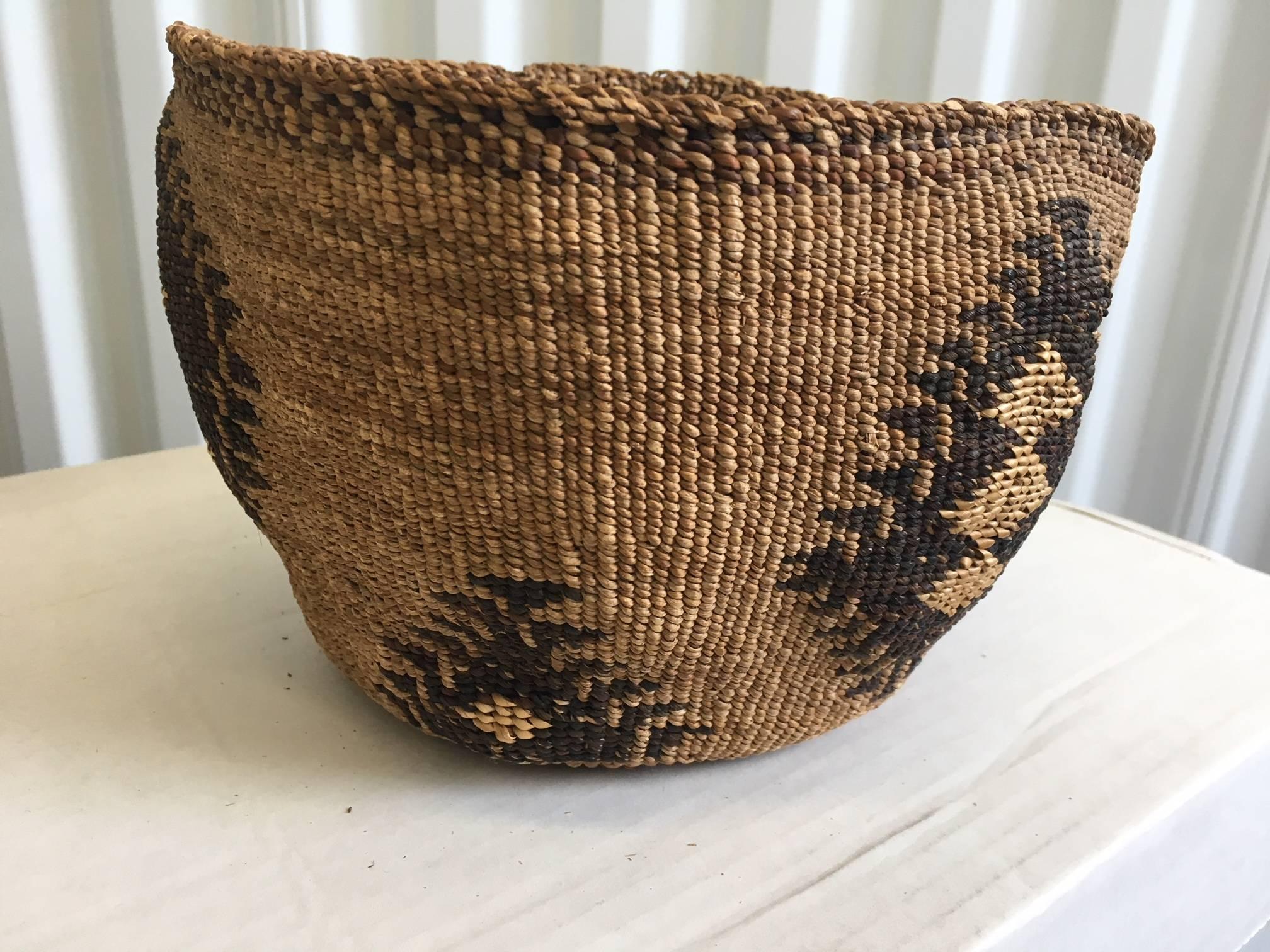 Native American Klamath Basket In Excellent Condition For Sale In Southampton, NY