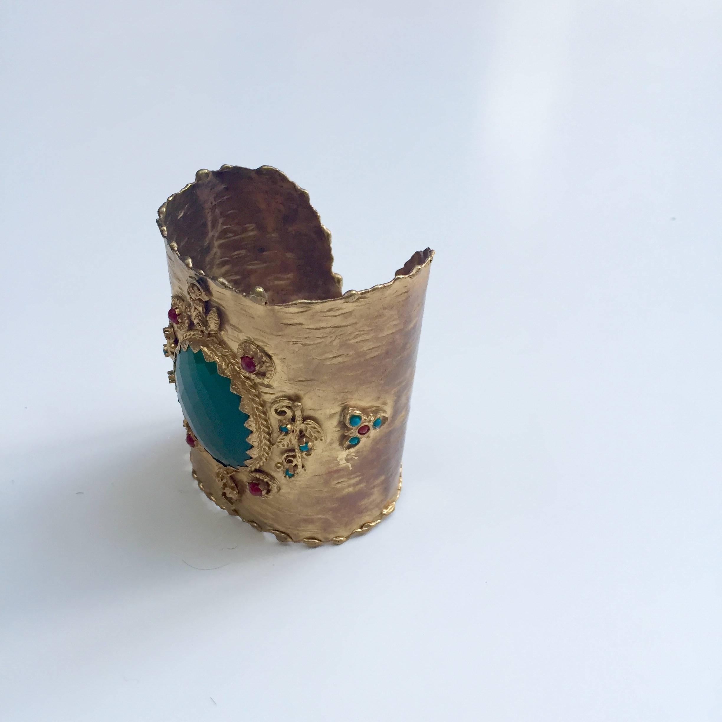 One of a kind gold-plated cuff with central green agate stone mad win Afghanistan by local craftsmen in the late 20th century.

The cuff is adjustable on the wrist.