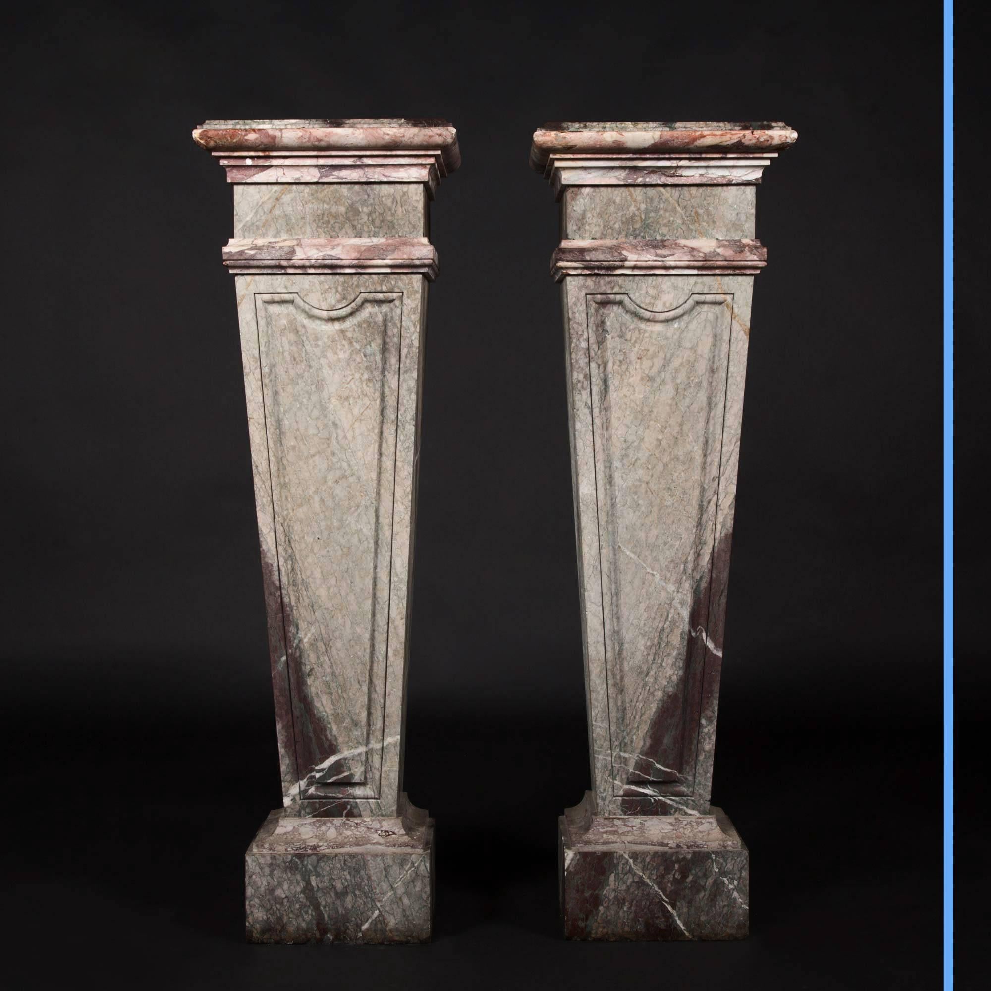 Pair of marble column pedestals with green and purple marble inlay,
19th century.
French work
Measures: H. 124 - L. 30 - D. 38 cm.

A very fine French marble column pedestal in three sections including the tapering main body, incised panel with