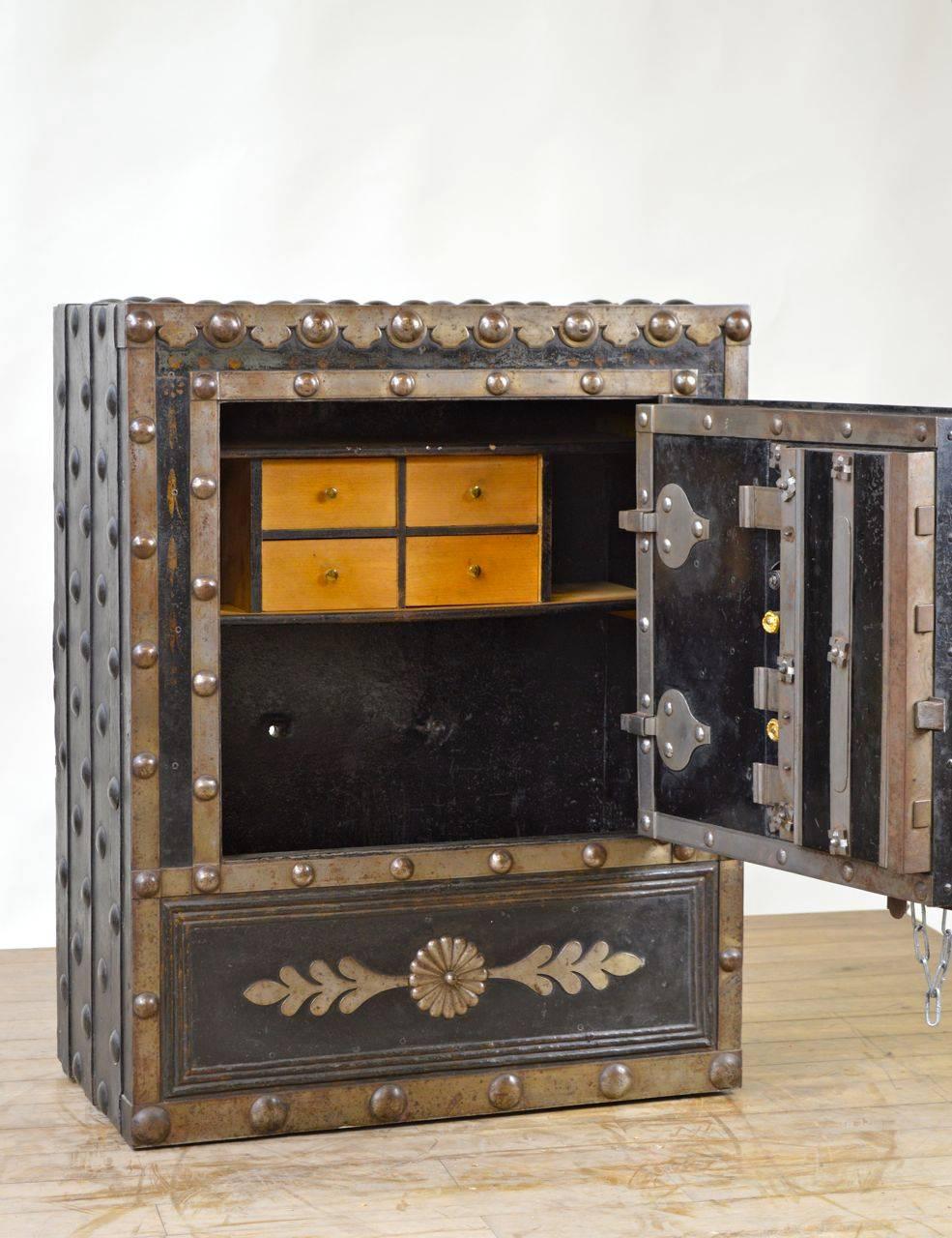 Superb and rare marine iron safe, encased in iron and riveted, lock complications on the front, antique 18th century, probably Italian / Venetian.
It comes with the originals keys and is fully functional. It was purchased in France in 1841