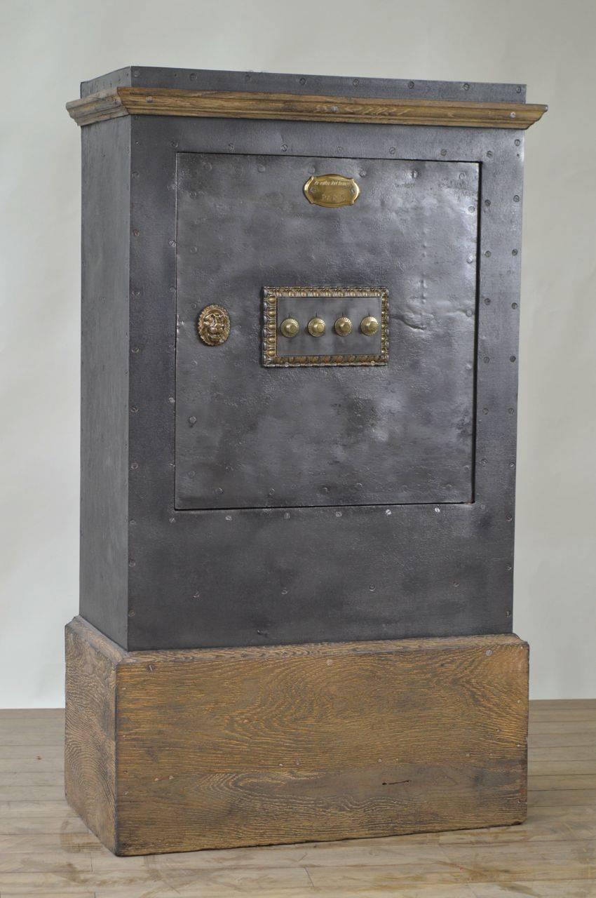 French Antique Cast Iron Safe, circa 1900 In Excellent Condition In Saint-Ouen, FR