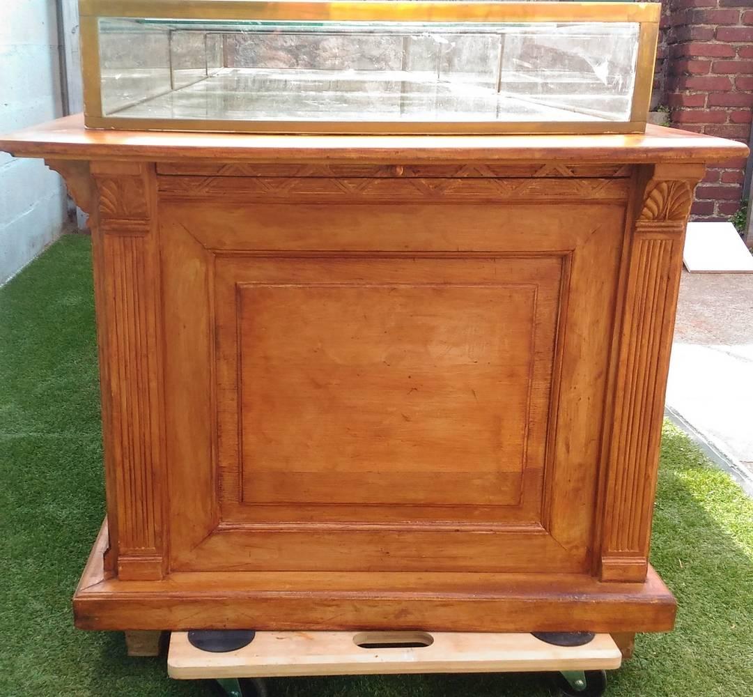 Impressive buffet, craft furniture in poplar with sliding. It is composed of several sliding vitrines in brass and glass. There are three sliding glass door and six drawers on the other side.

 