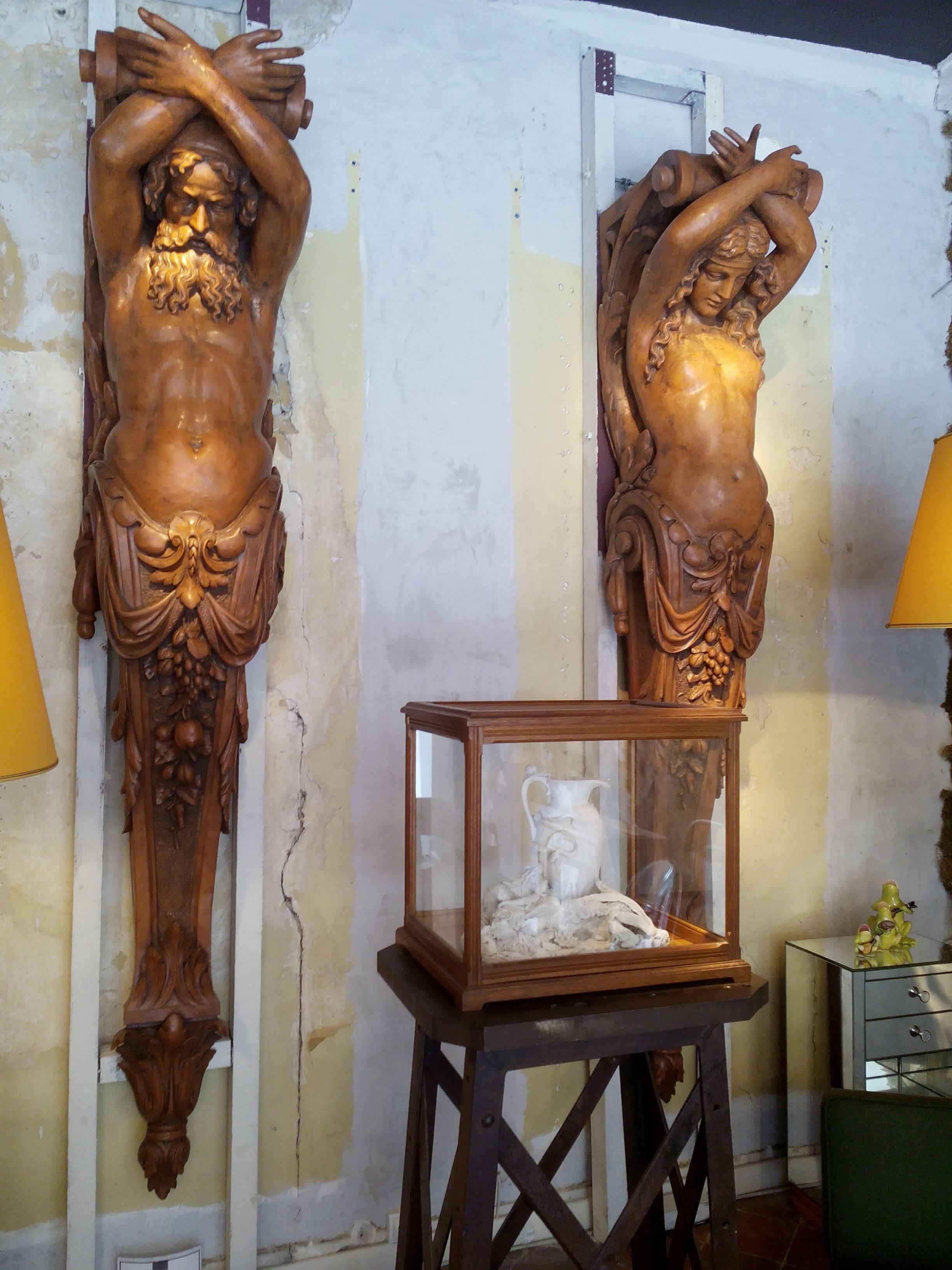Pair of Caryatids in Terracotta  In Excellent Condition For Sale In Paris, FR