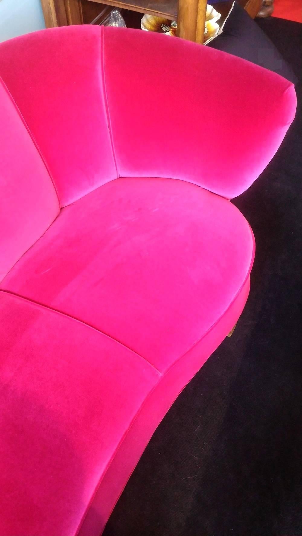 Mid-Century Pink Velvet Sofa In Excellent Condition In Paris, FR