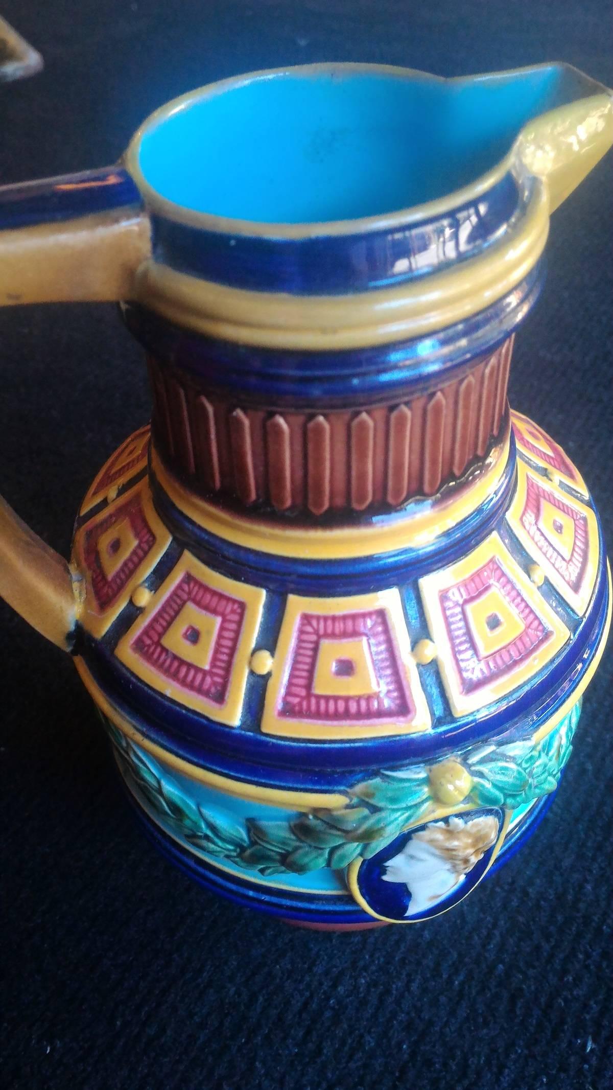 Minton Majolica, Pitcher Inspired by Antiquity, circa 1865 In Excellent Condition For Sale In Paris, FR