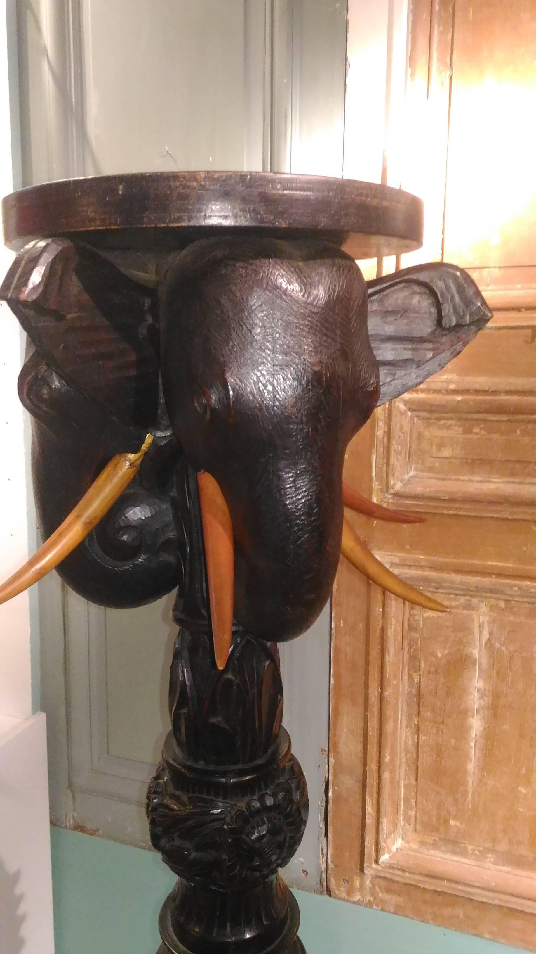 19th Century Large Pedestal in Wood with Elefant Heads For Sale 1