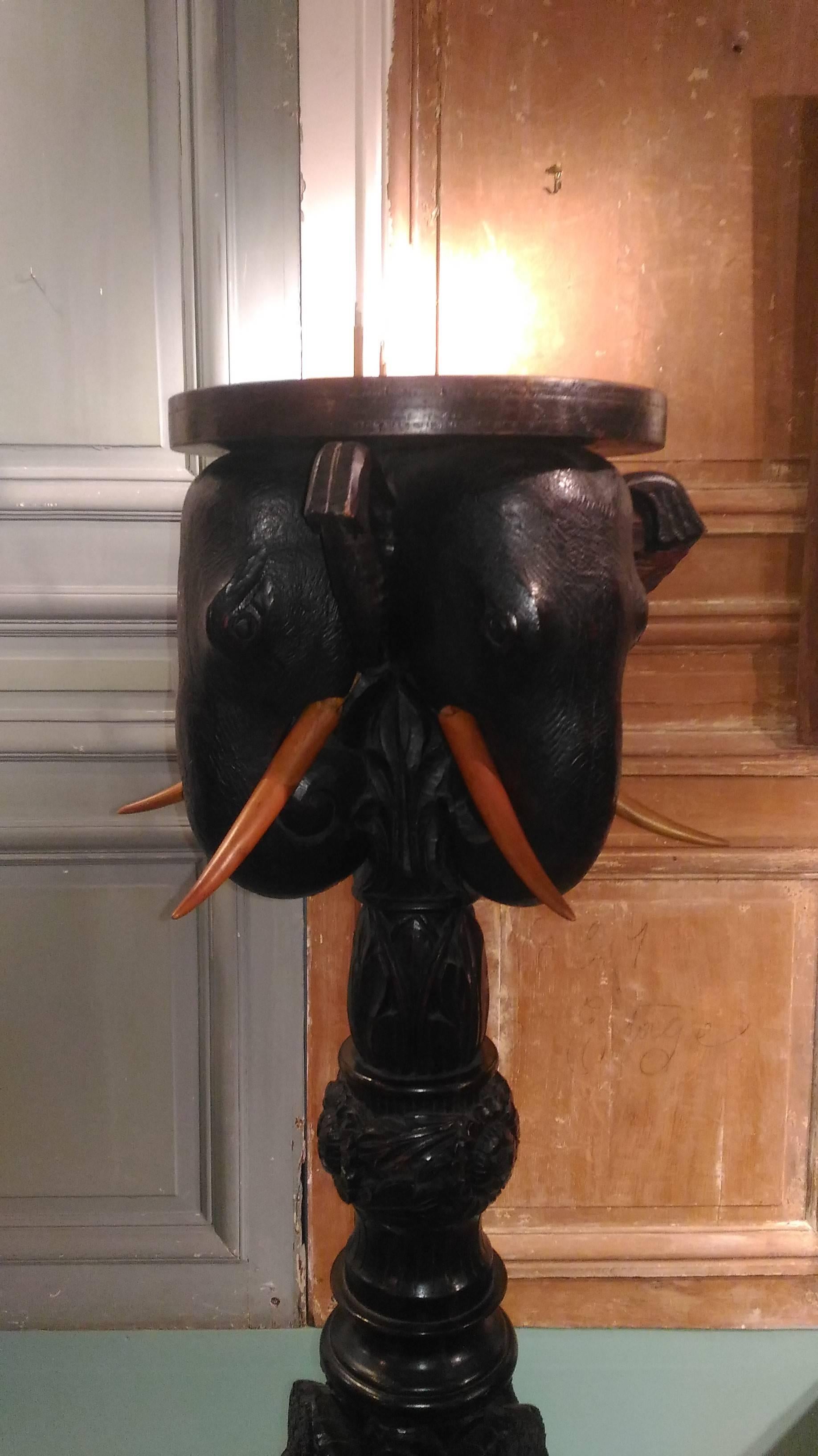 19th Century Large Pedestal in Wood with Elefant Heads In Excellent Condition For Sale In Paris, FR