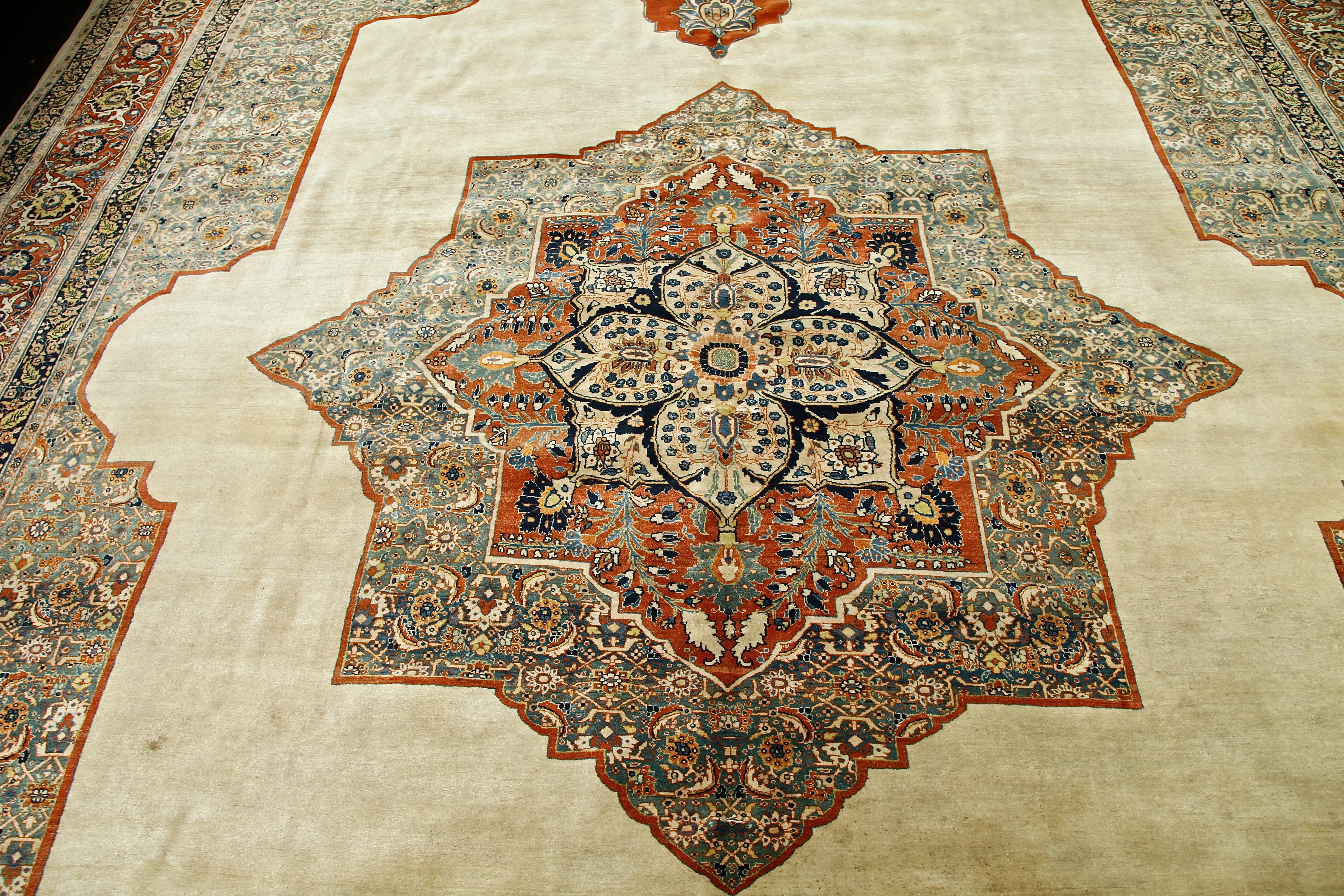 Antique Persian Haji Jalili Carpet, 19th Century In Excellent Condition For Sale In London, GB