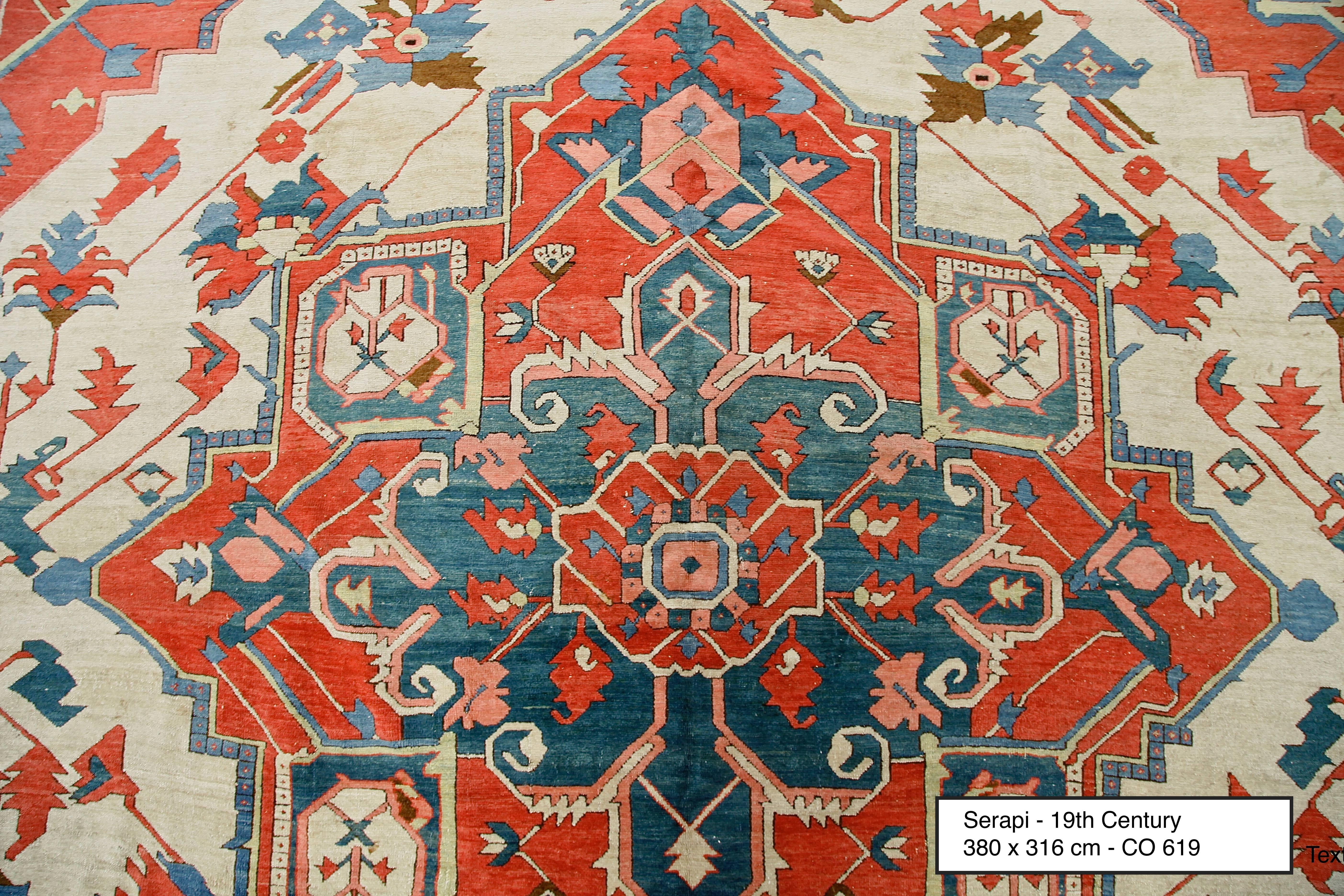 Antique North West Persian Serapi Carpet, 19th Century In Excellent Condition For Sale In London, GB
