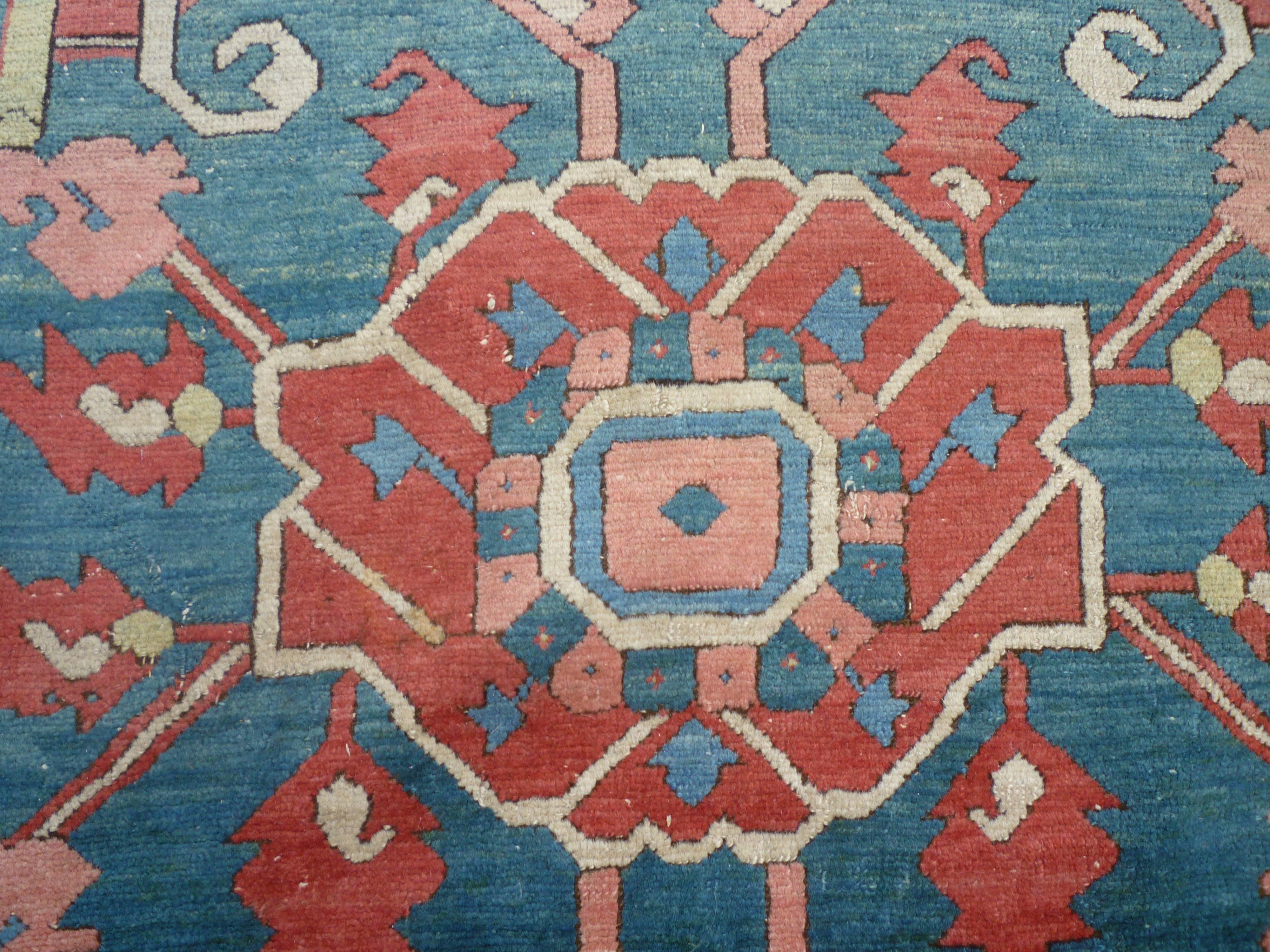 Antique North West Persian Serapi Carpet, 19th Century For Sale 1
