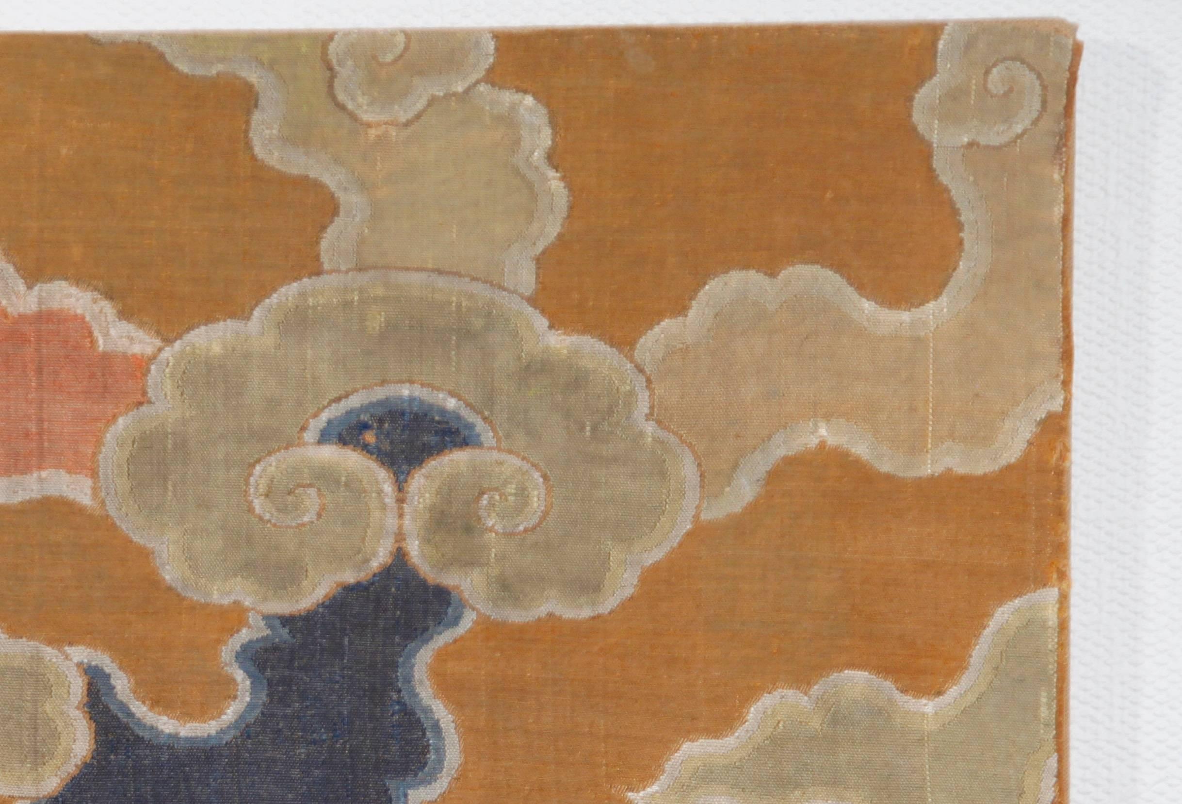 
Silk woven Chinese Kessi from 17th century. Measures: 55 x 41 cm. Celestial background with waves and clouds.