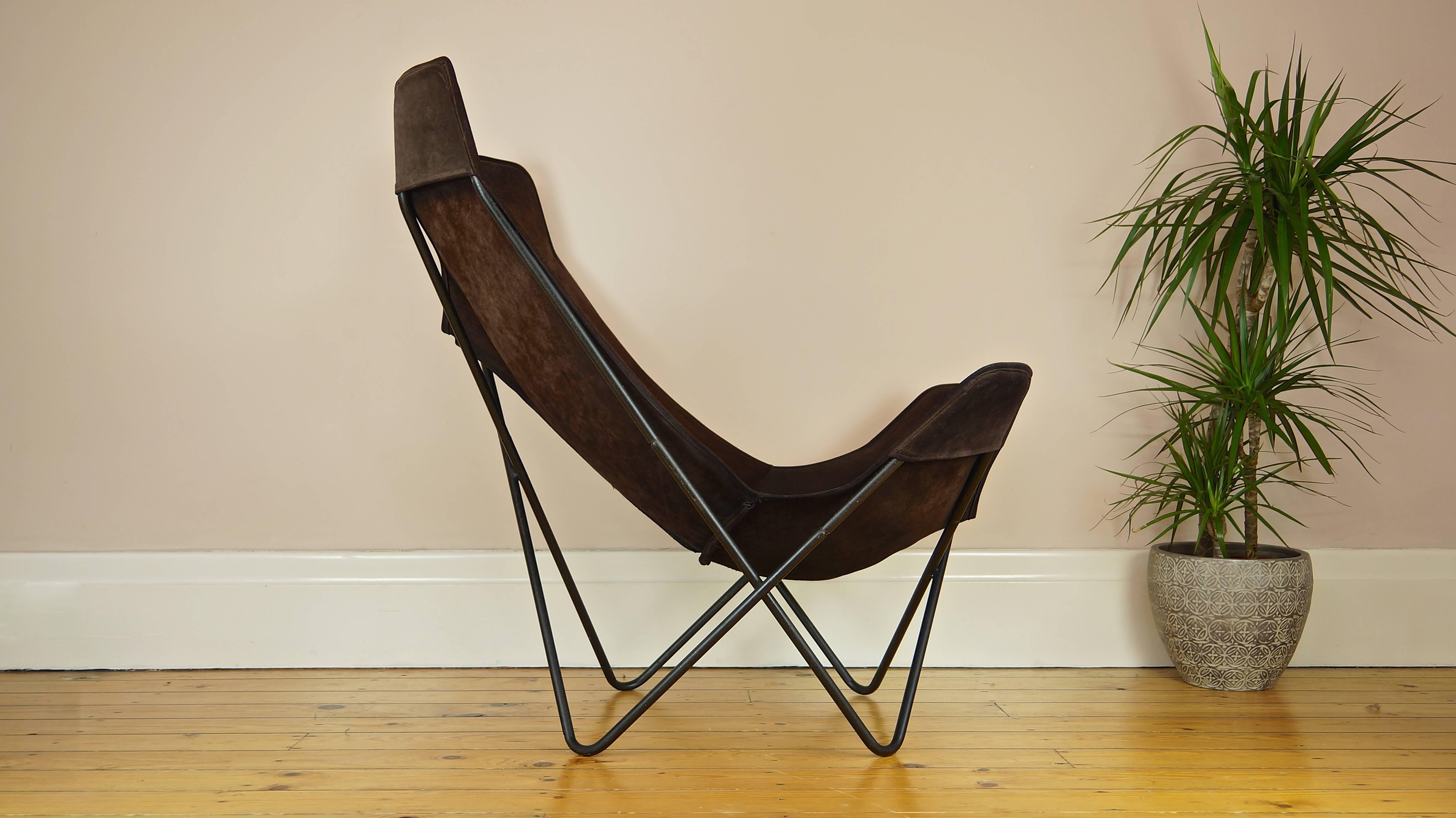 Vintage Knoll butterfly chair.

Designer: Jorge Ferrari-Hardoy for Knoll.

Designed by Jorge Ferrari-Hardoy in 1938.
This butterfly chair was the official licensed release by Knoll and was manufactured between 1960-1970 and is larger than most