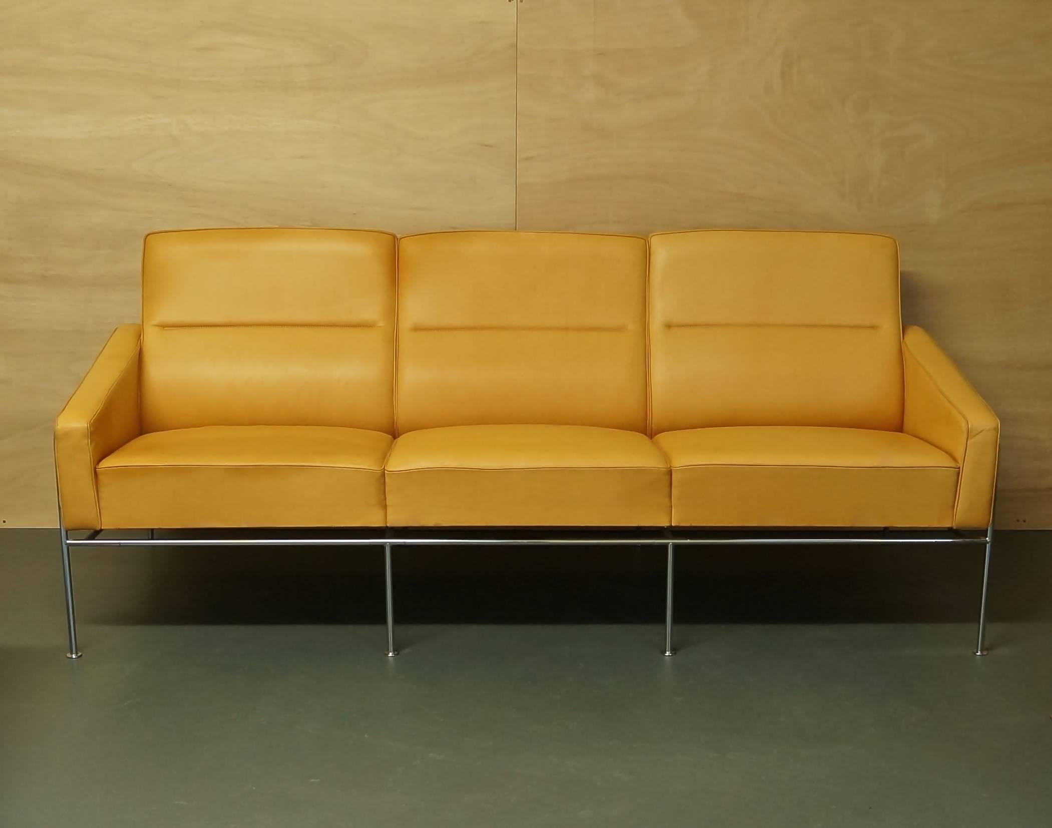 Danish Arne Jacobsen 3300 Lounge Suite, Three-Seat Sofa and Pair of Lounge Chairs
