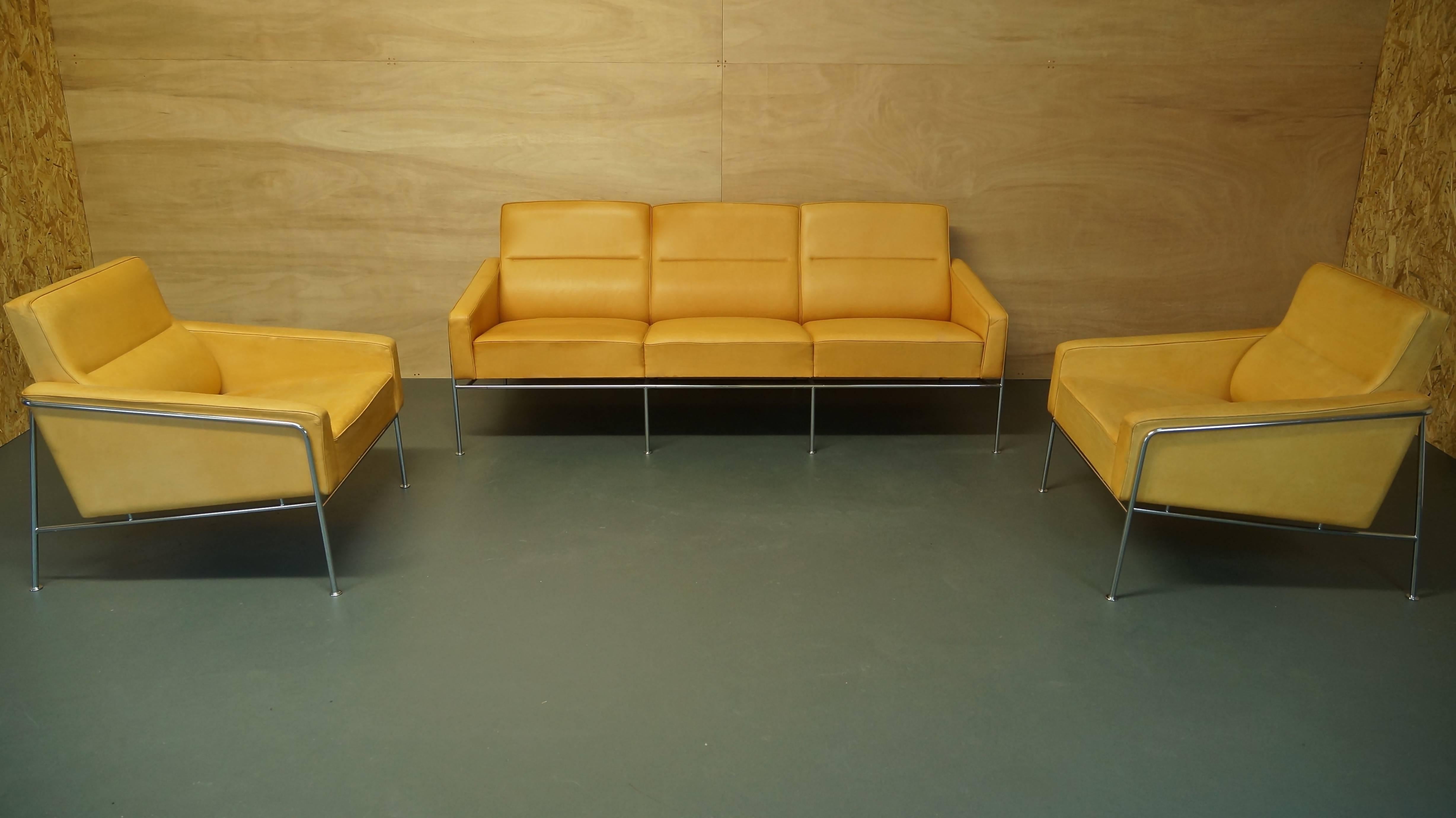 Mid-Century Modern Arne Jacobsen 3300 Lounge Suite, Three-Seat Sofa and Pair of Lounge Chairs