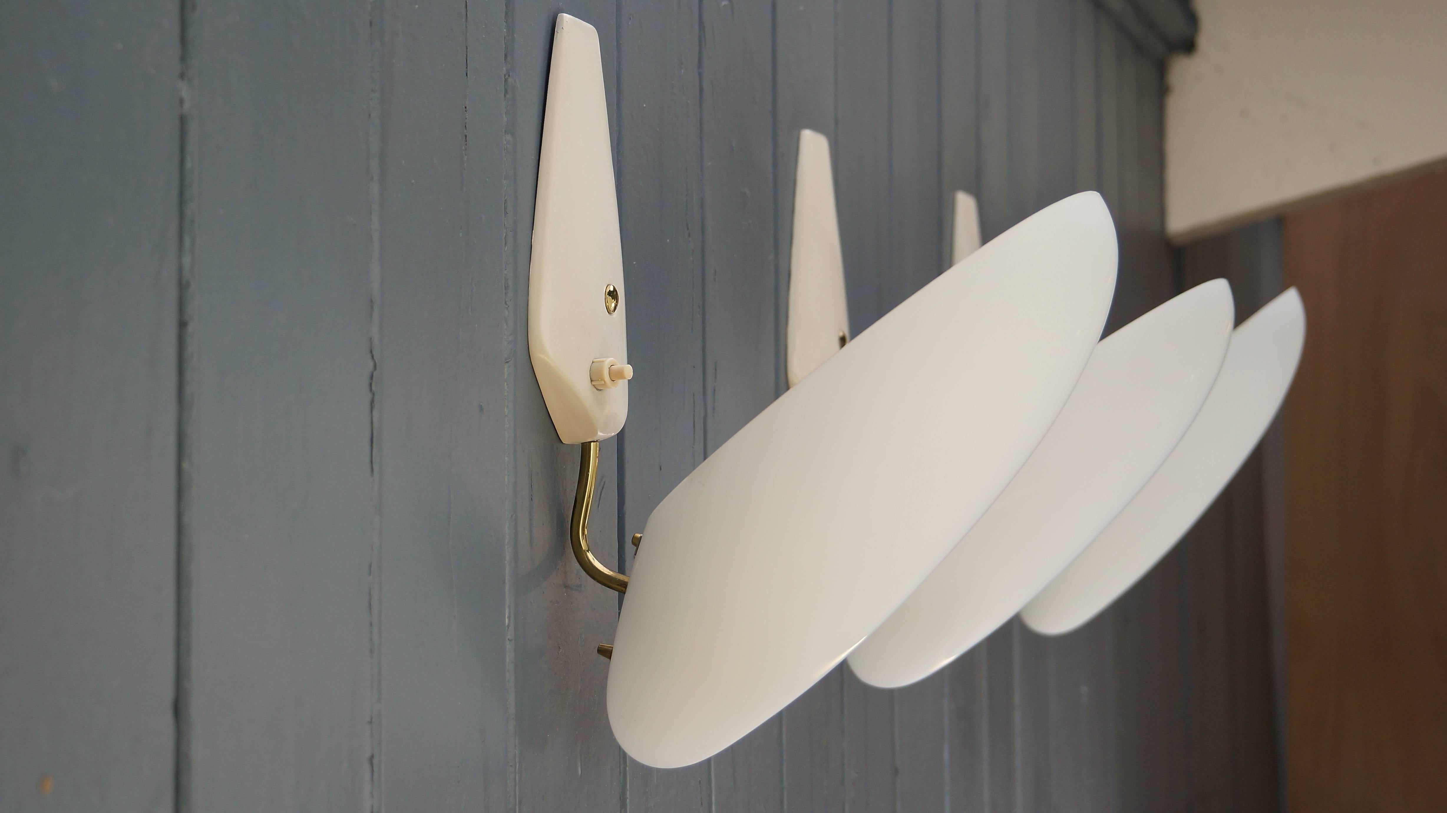 Set of Two Vintage Mid-Century Italian Brass and Opal Glass Wall Light/Sconce In Excellent Condition In Huddersfield, GB