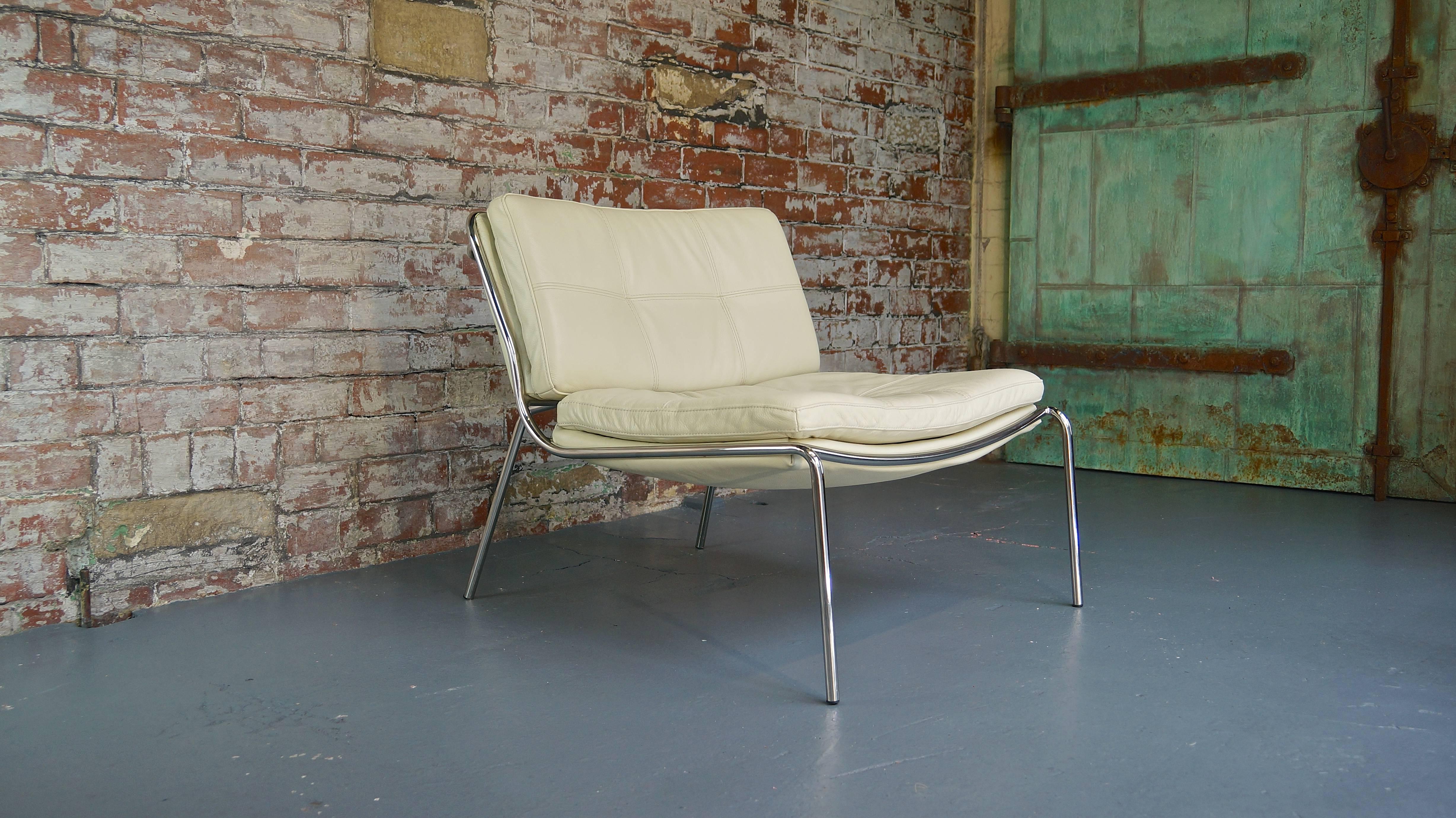 Frog Chair by Piero Lissoni, Cream Leather Italian Lounge Chair In Excellent Condition In Huddersfield, GB