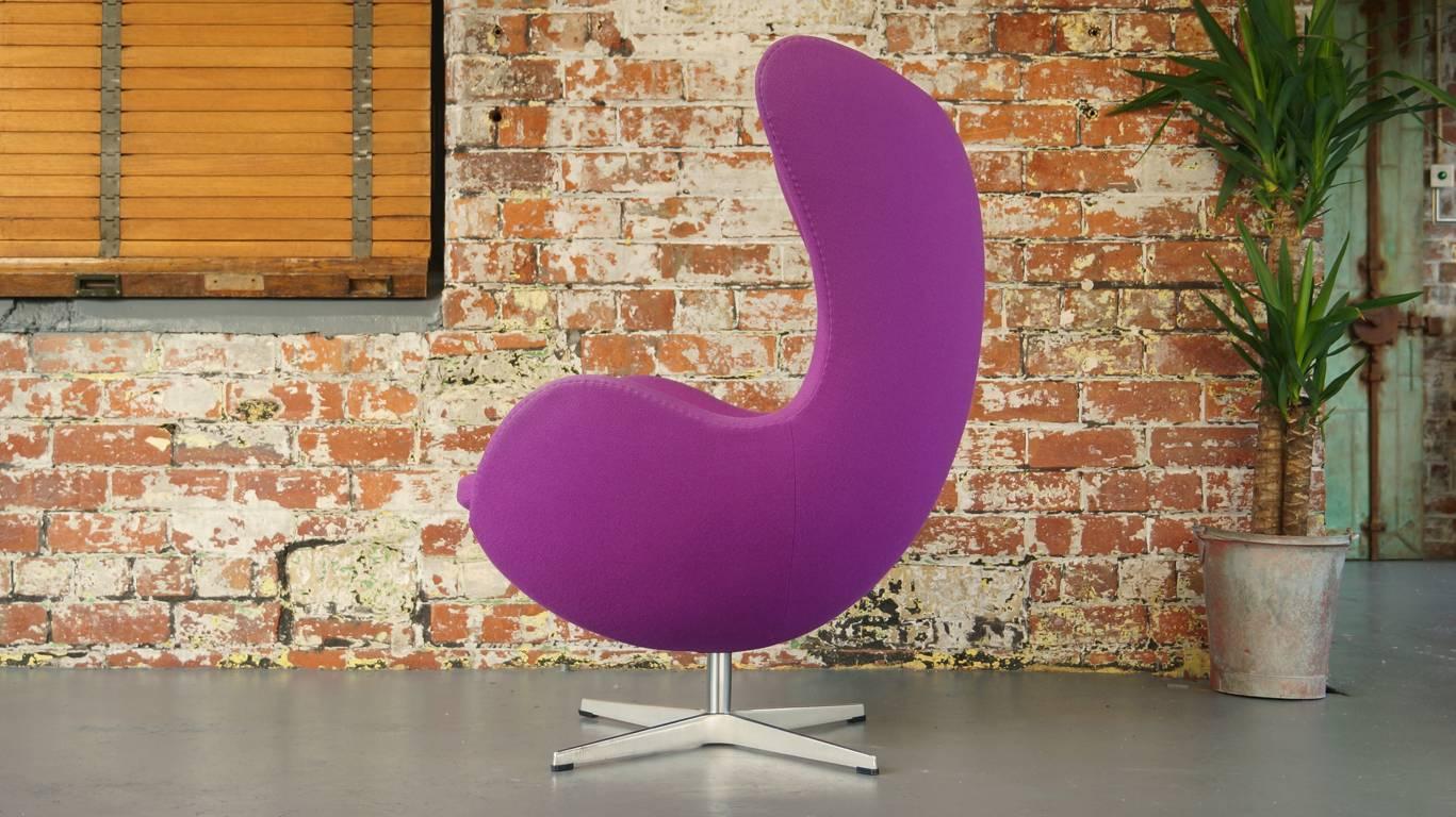 Mid-Century Modern Arne Jacobsen Egg Chair for Fritz Hansen, Denmark, Purple / Fuchsia / Pink Wool